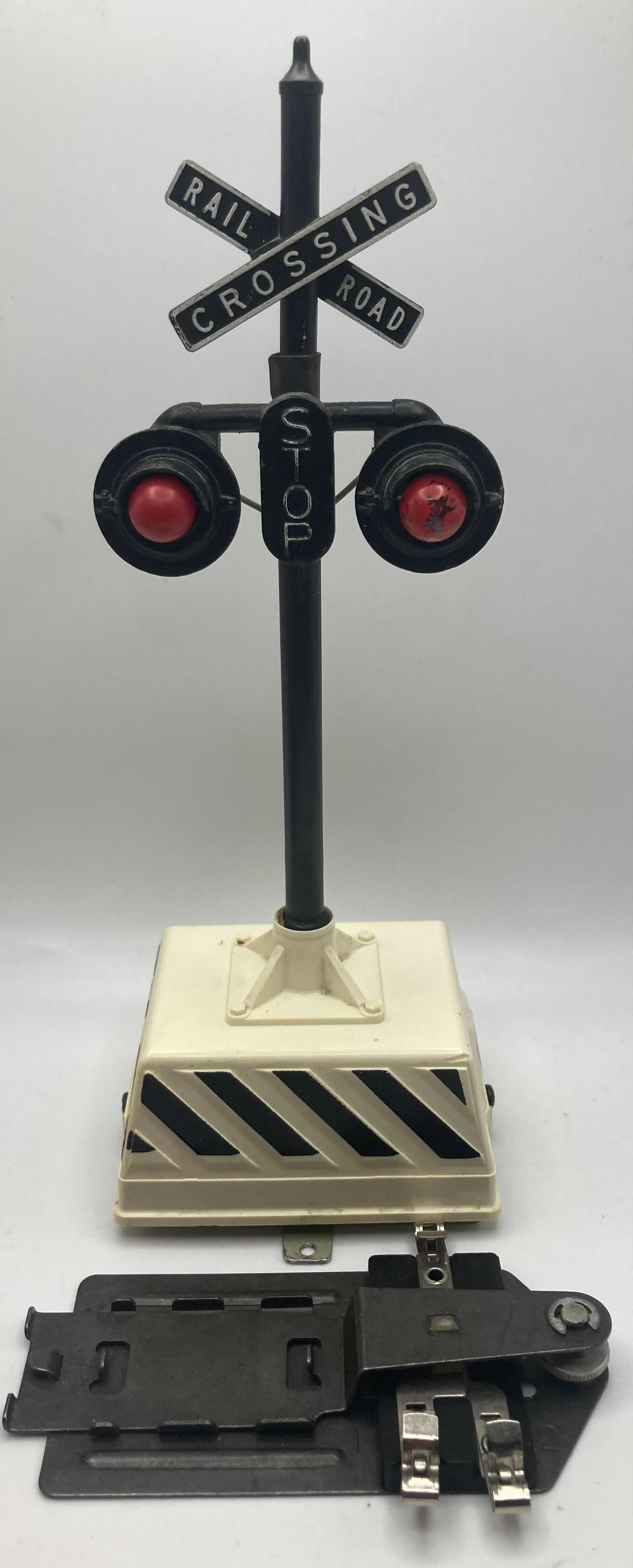 Photo 1 of LIONEL TRAINS RINGING HIGHWAY SIGNAL 155 W ORIGINAL BOX & INSTRUCTIONS