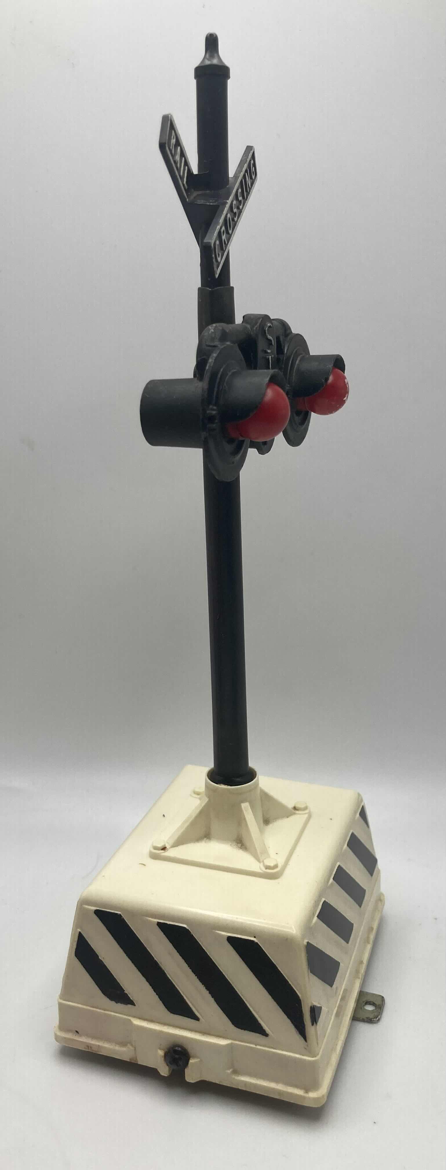 Photo 1 of LIONEL TRAINS RINGING HIGHWAY SIGNAL 155 W ORIGINAL BOX & INSTRUCTIONS