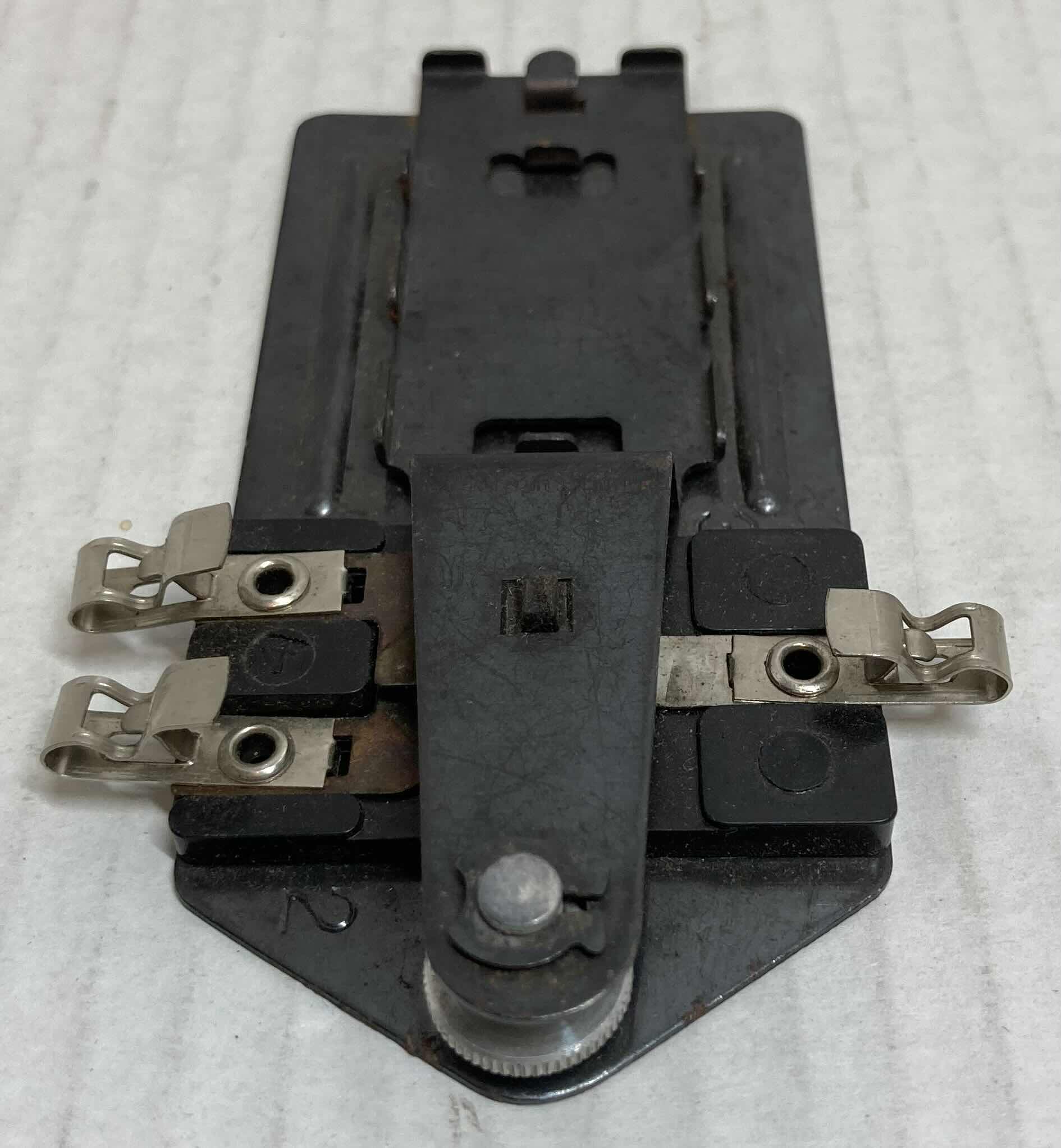 Photo 4 of LIONEL TRAINS 153-C CONTACTER AUTOMATIC BLOCK SIGNAL & CONTROL