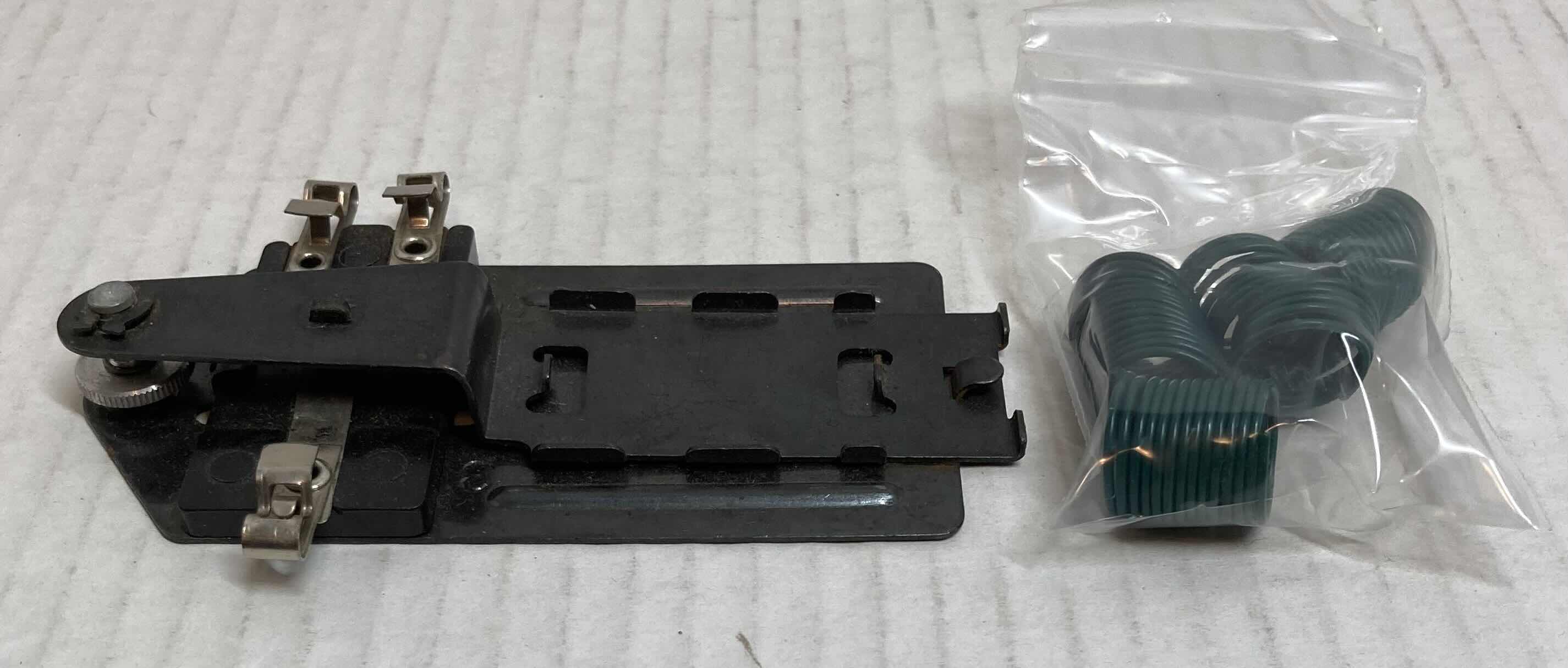 Photo 1 of LIONEL TRAINS 153-C CONTACTER AUTOMATIC BLOCK SIGNAL & CONTROL