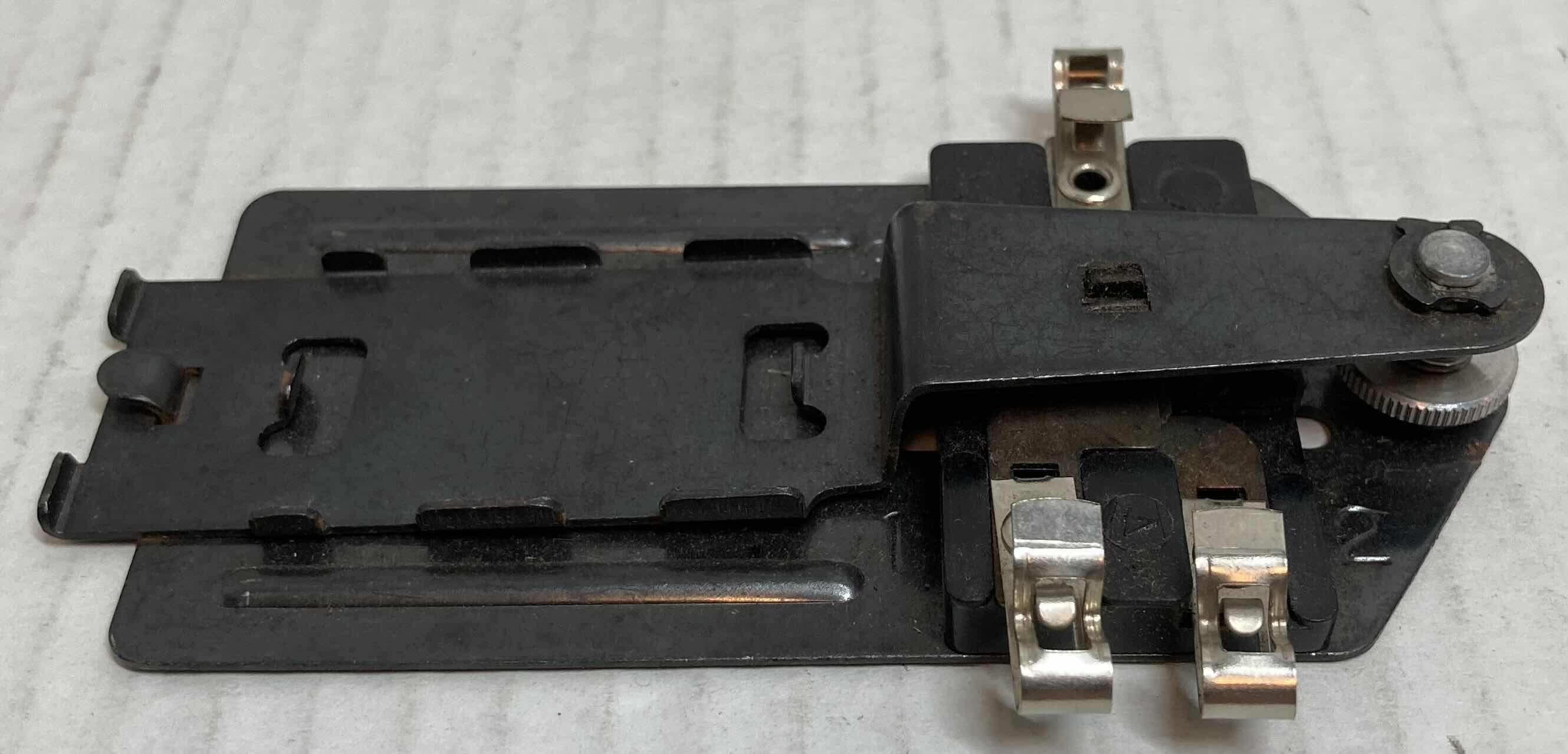 Photo 2 of LIONEL TRAINS 153-C CONTACTER AUTOMATIC BLOCK SIGNAL & CONTROL