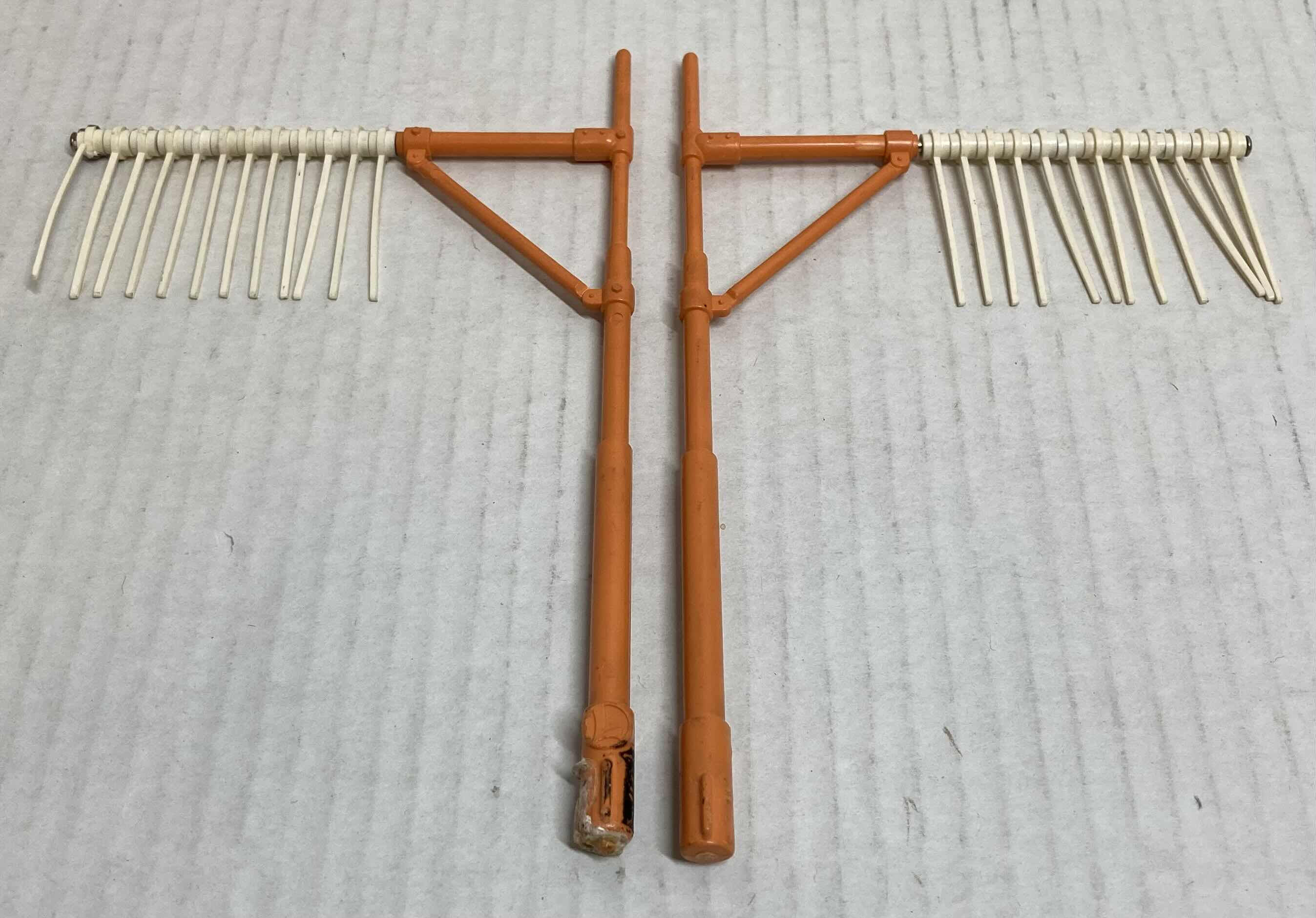 Photo 1 of LIONEL TRAINS 3434-100 LOW BRIGE SIGNEL SET O & O27 GUAGE