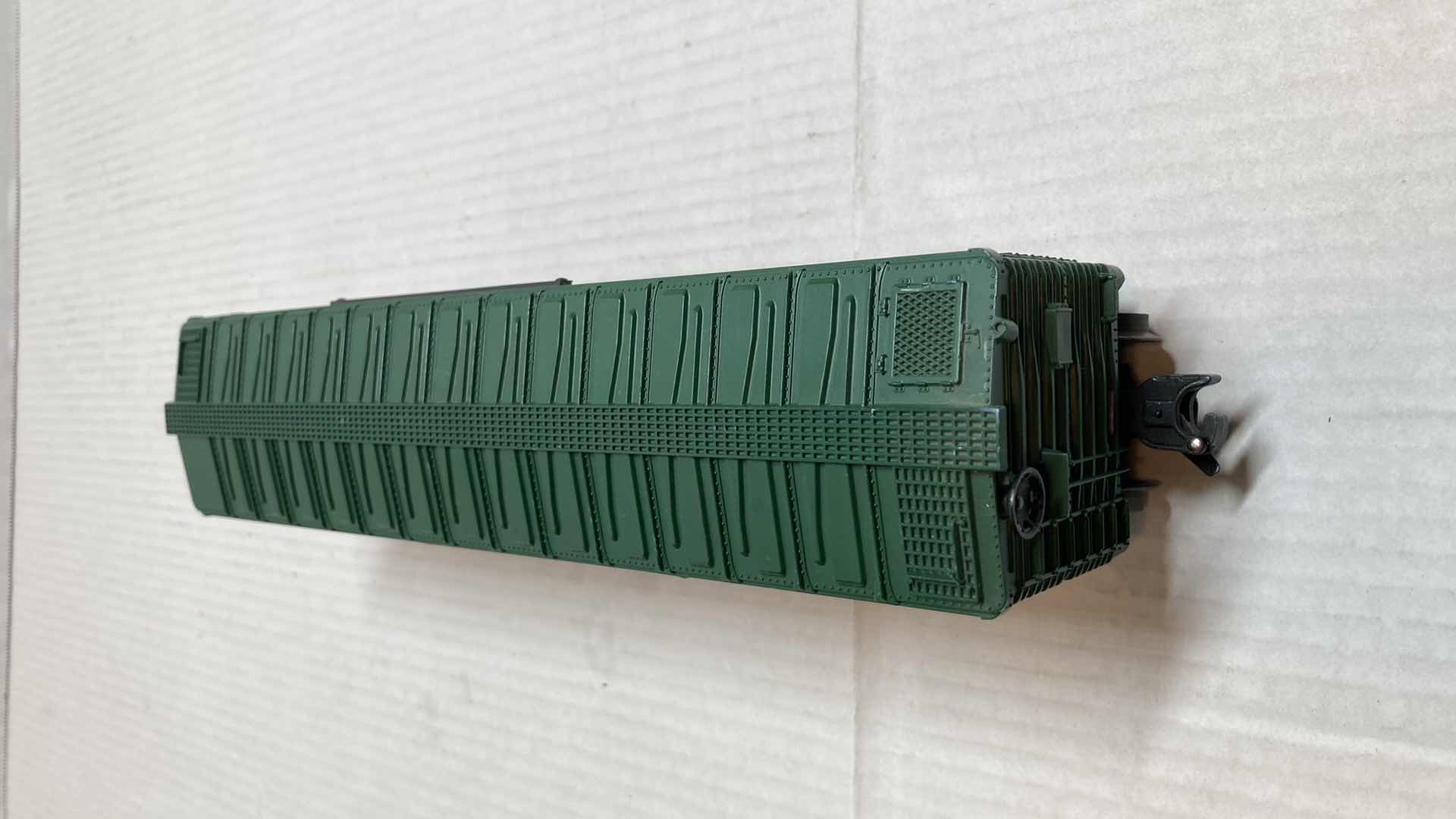 Photo 1 of LIONEL TRAINS 6572 RAILWAY EXPRESS AGENCY REFRIGERATOR TRAIN CAR 1958-1959