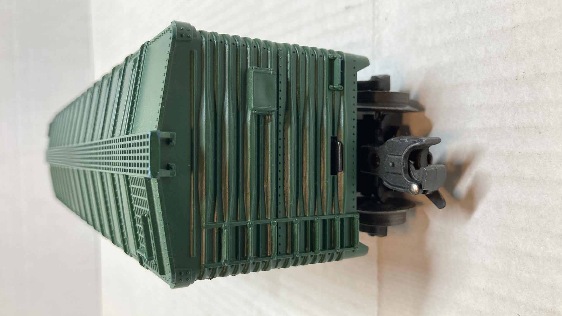 Photo 1 of LIONEL TRAINS 6572 RAILWAY EXPRESS AGENCY REFRIGERATOR TRAIN CAR 1958-1959