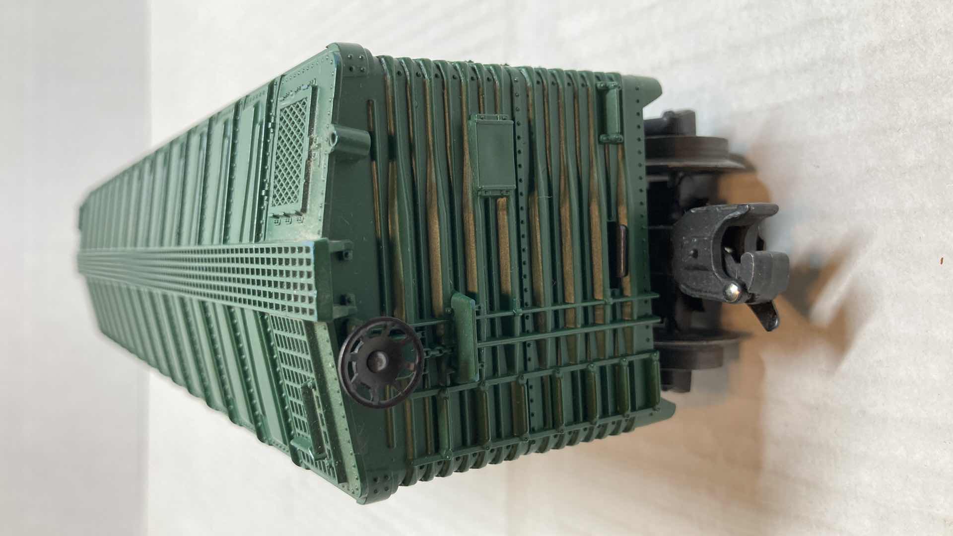 Photo 1 of LIONEL TRAINS 6572 RAILWAY EXPRESS AGENCY REFRIGERATOR TRAIN CAR 1958-1959