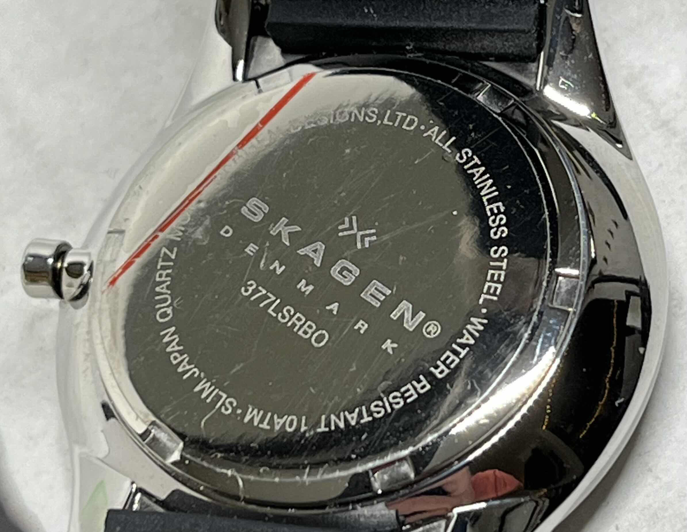 Photo 3 of SKAGEN DENMARK BRUSHED STAINLESS STEEL ACCENTED GOLD FINISH W RUBBER BAND WOMENS ANALOG WATCH MODEL 377LSRBO