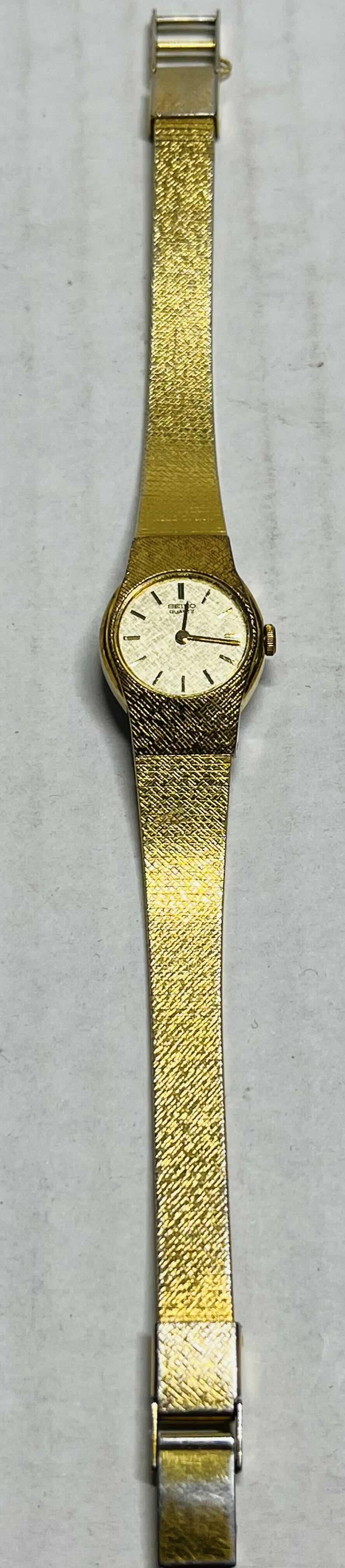 Photo 1 of SEIKO QUARTZ GOLD FINISH WOMENS ANALOG WATCH STAINLESS STEEL BACK #2C20-0149 Z5083