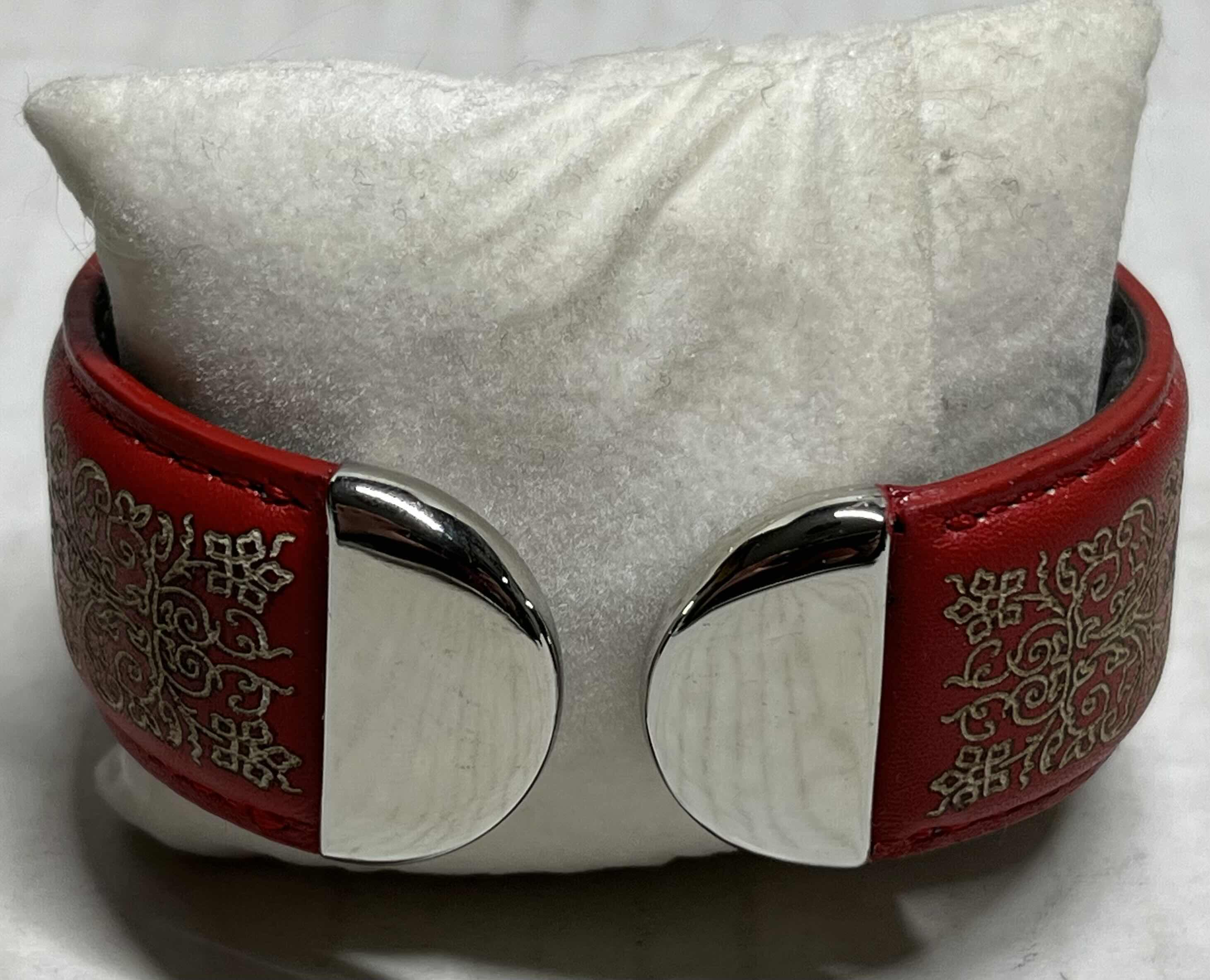 Photo 1 of VERNIER BY 7 WEST BANGLE STYLE WOMENS ANALOG WATCH W BEVELED CRYSTAL & GENUINE LEATHER BANGLE STRAP, STYLE #50020