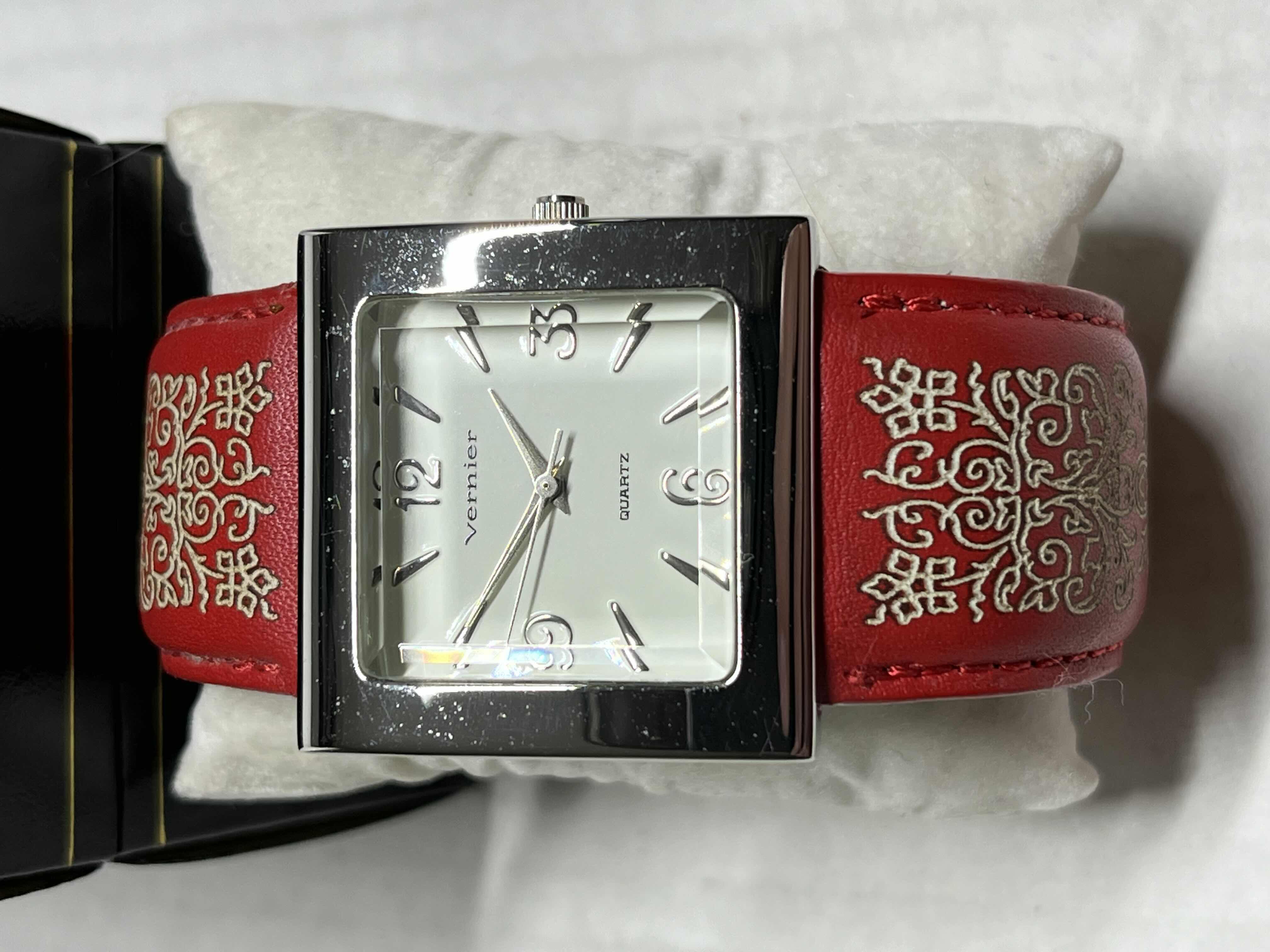 Photo 1 of VERNIER BY 7 WEST BANGLE STYLE WOMENS ANALOG WATCH W BEVELED CRYSTAL & GENUINE LEATHER BANGLE STRAP, STYLE #50020