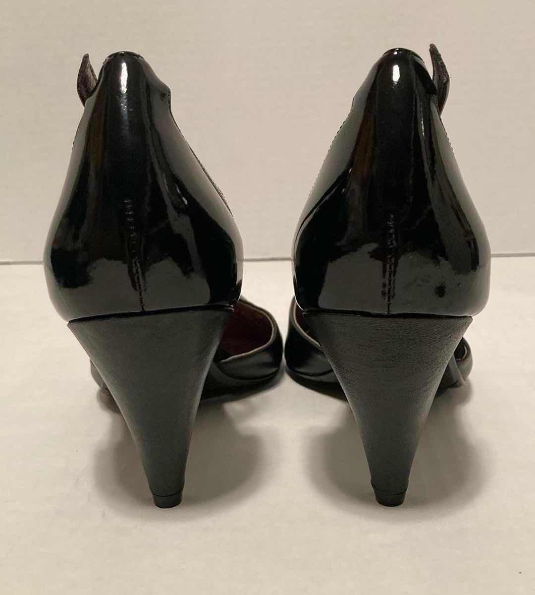 Photo 1 of KENNETH COLE REACTION BLACK LEATHER OH BELL LOW HEEL PUMP WOMEN’S SIZE 8.5M