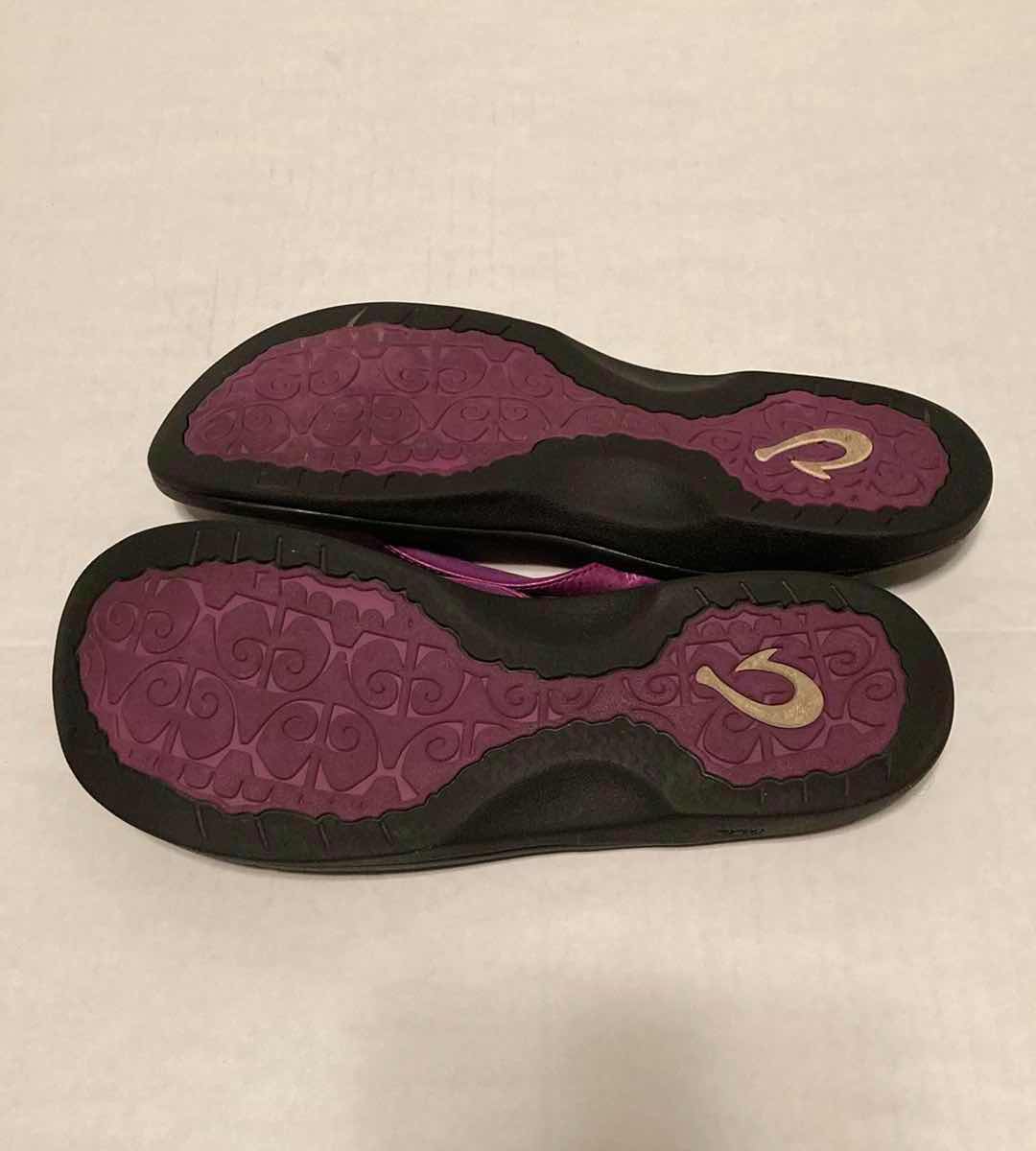 Photo 1 of OLUKAI OHANA ORCHID FLOWER & BLACK WATER RESISTANT SANDALS WOMEN’S SIZE 9
