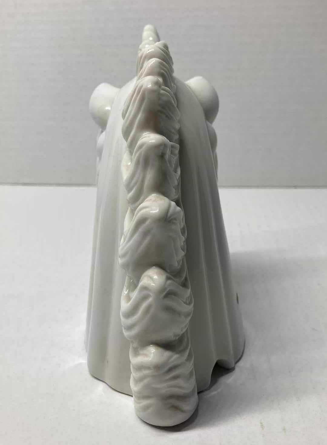 Photo 1 of UNDERWRITERS LABORATORIES CERAMIC UNICORN LAMP TOP