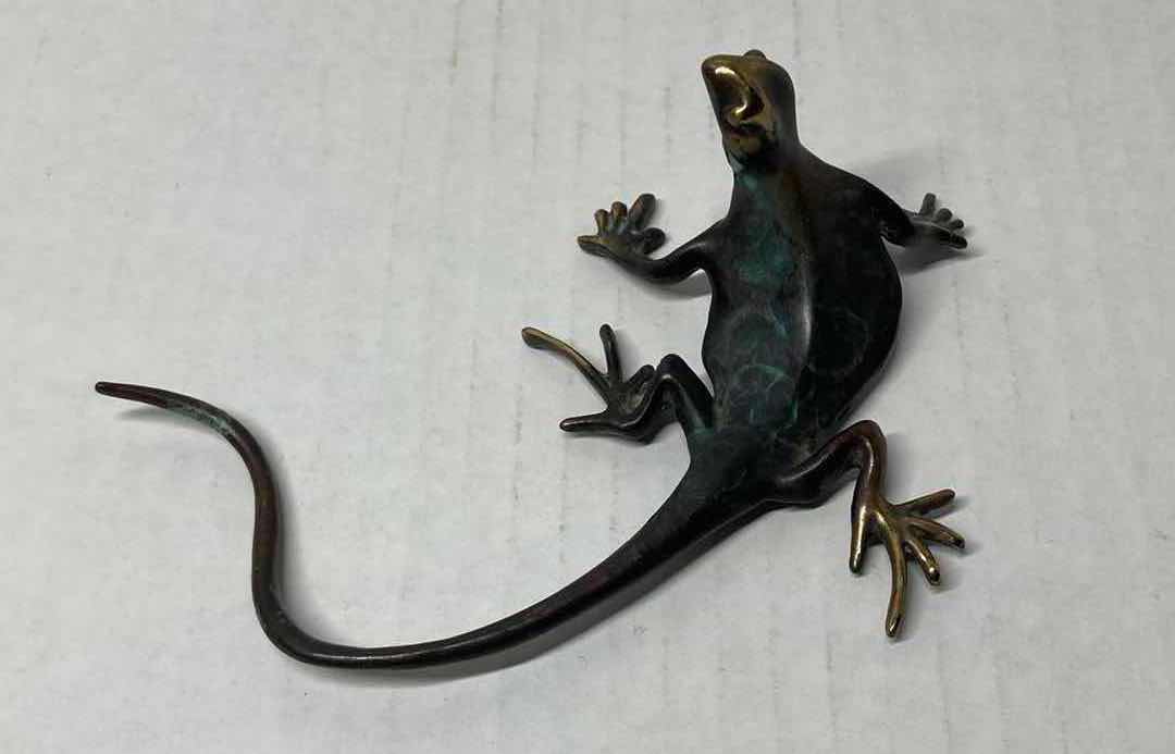Photo 1 of MICHAEL STOREY BRONZE LIZARD SCULPTURE SIGNED BY MICHAEL STOREY 2.5” X 6”