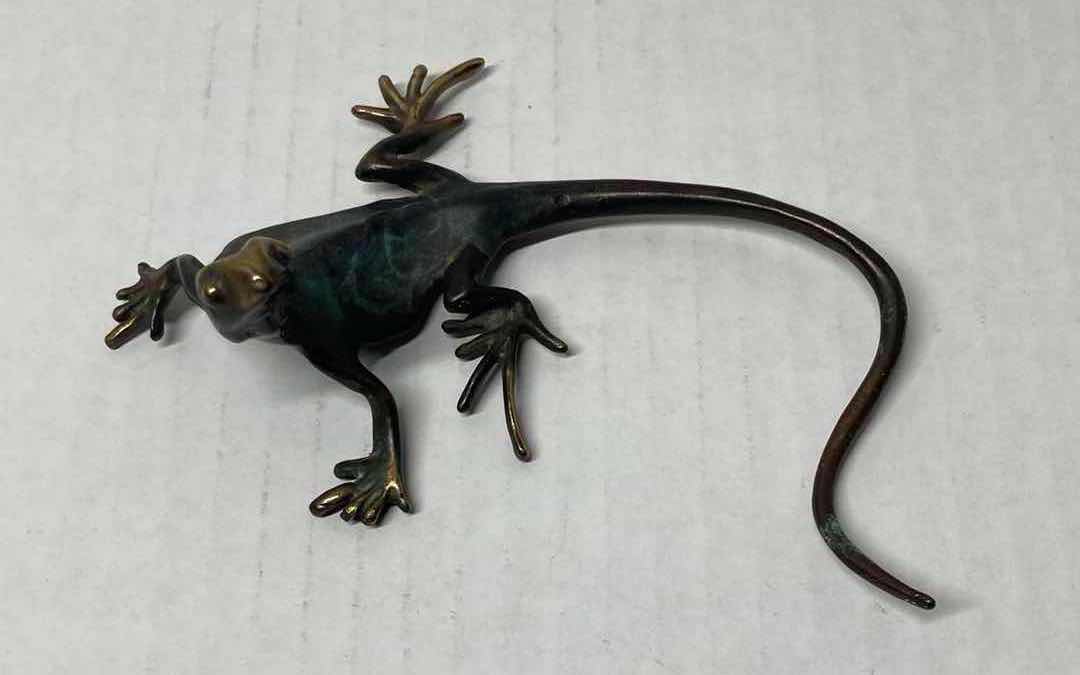 Photo 1 of MICHAEL STOREY BRONZE LIZARD SCULPTURE SIGNED BY MICHAEL STOREY 2.5” X 6”