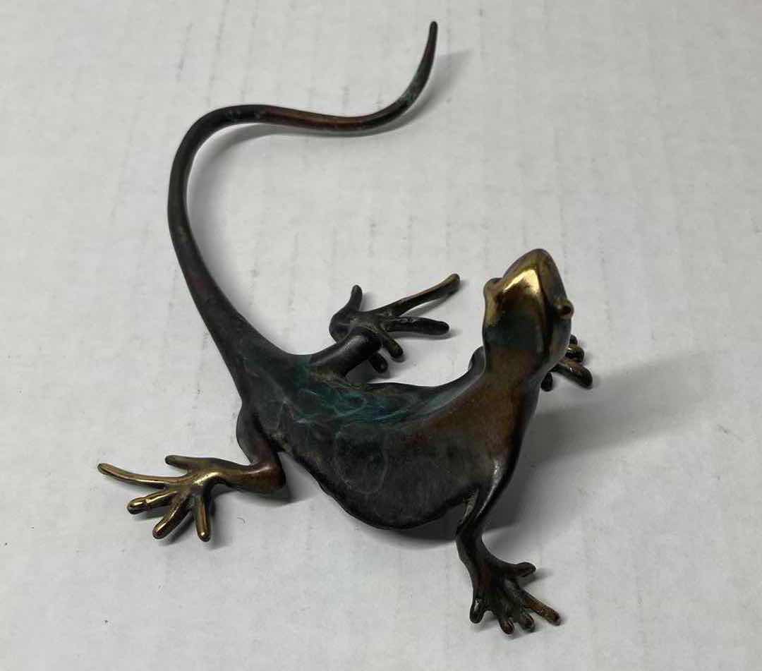 Photo 1 of MICHAEL STOREY BRONZE LIZARD SCULPTURE SIGNED BY MICHAEL STOREY 2.5” X 6”