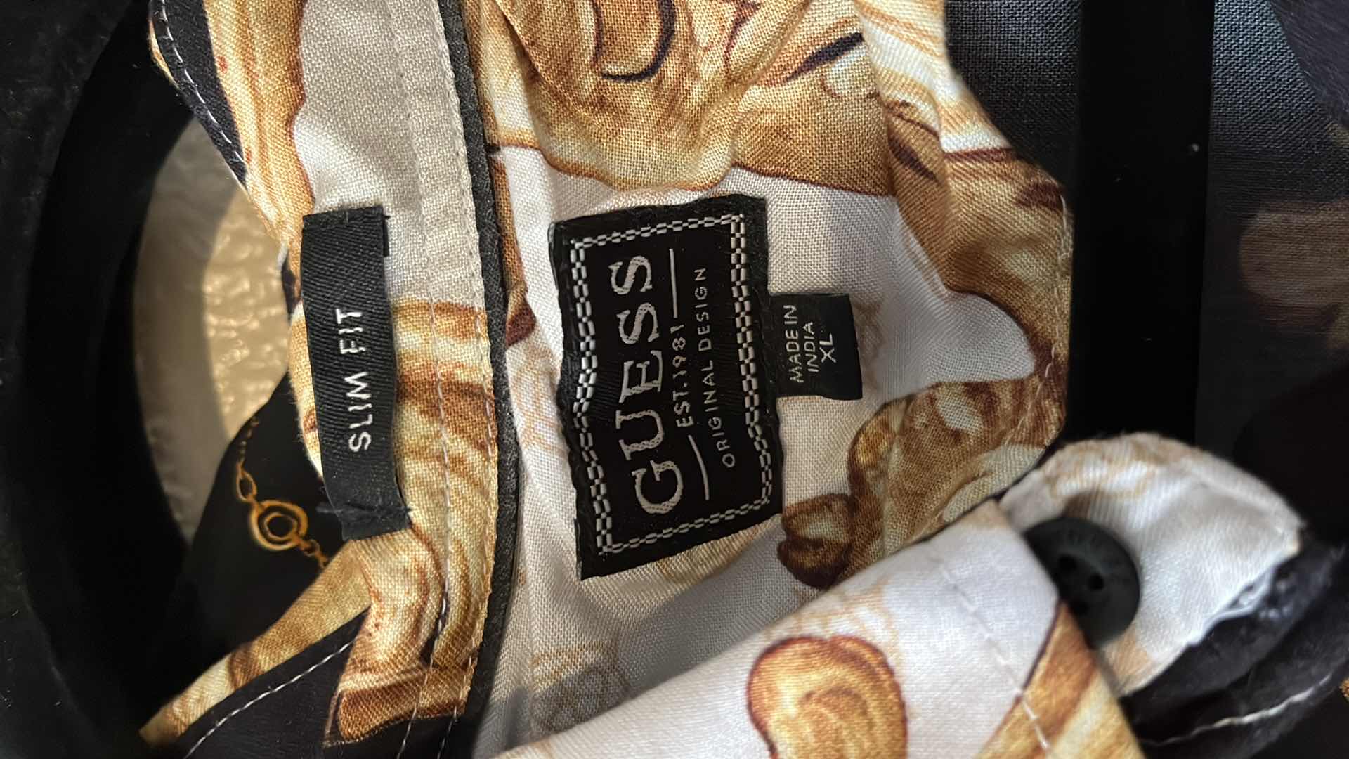 Photo 1 of GUESS ORNATE DESIGN SHORT SLEEVE DRESS  SHIRTS MENS XL (3)