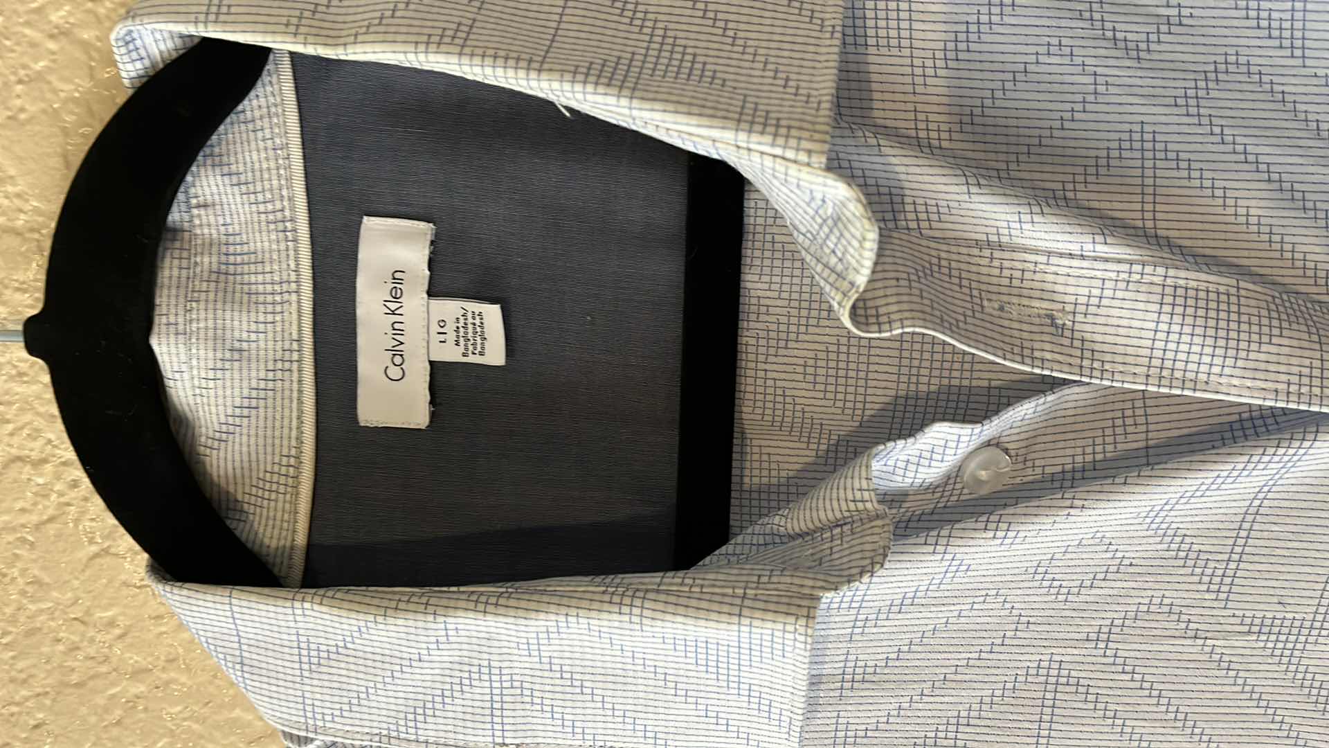 Photo 1 of CALVIN KLEIN SHORT SLEEVE DRESS SHIRTS LG-XL (3)