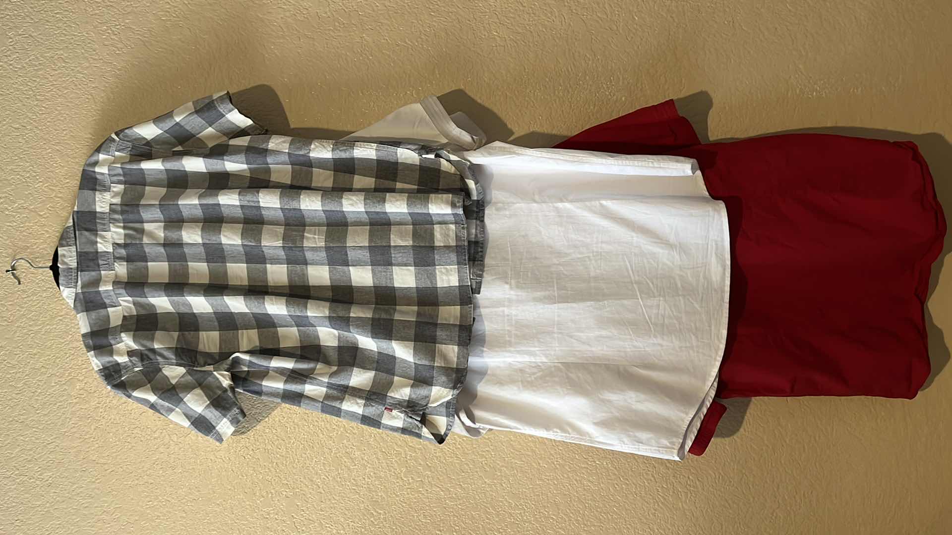 Photo 1 of LEVIS & GUESS SHORT SLEEVE DRESS SHIRTS MENS XL (3)