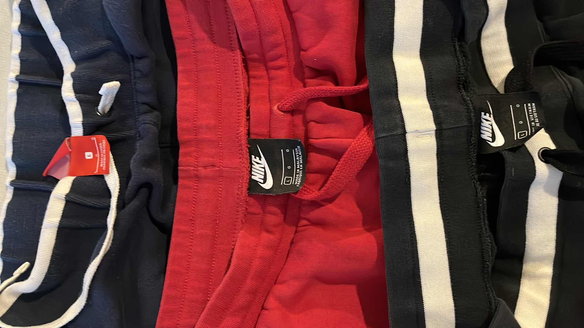 Photo 1 of NIKE AIR SWEATPANTS MENS LG (3)