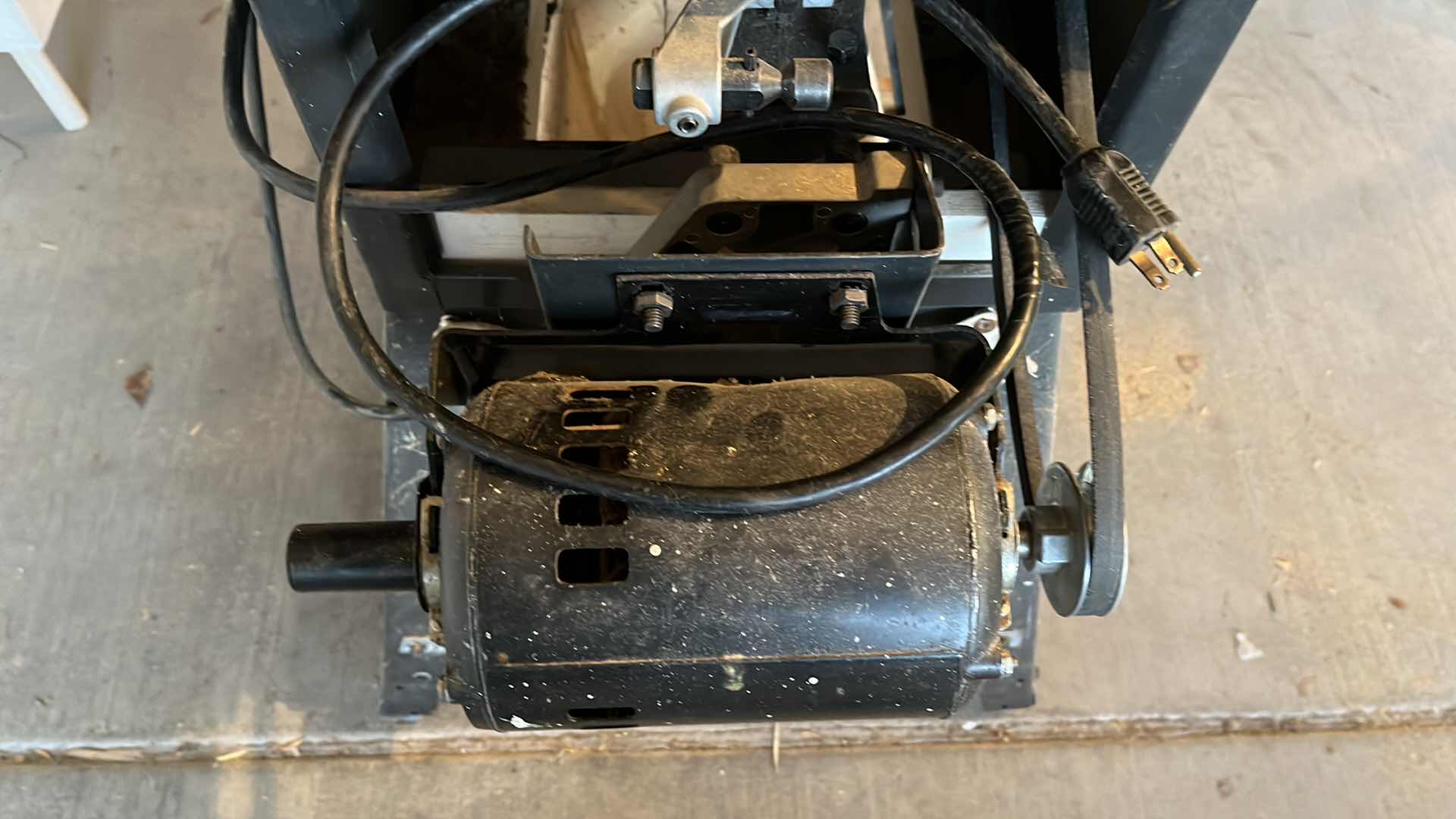 Photo 1 of SEARS ROEBUCK CO. TABLE SAW MODEL 113.299040 48" X 37.5" H36.5"