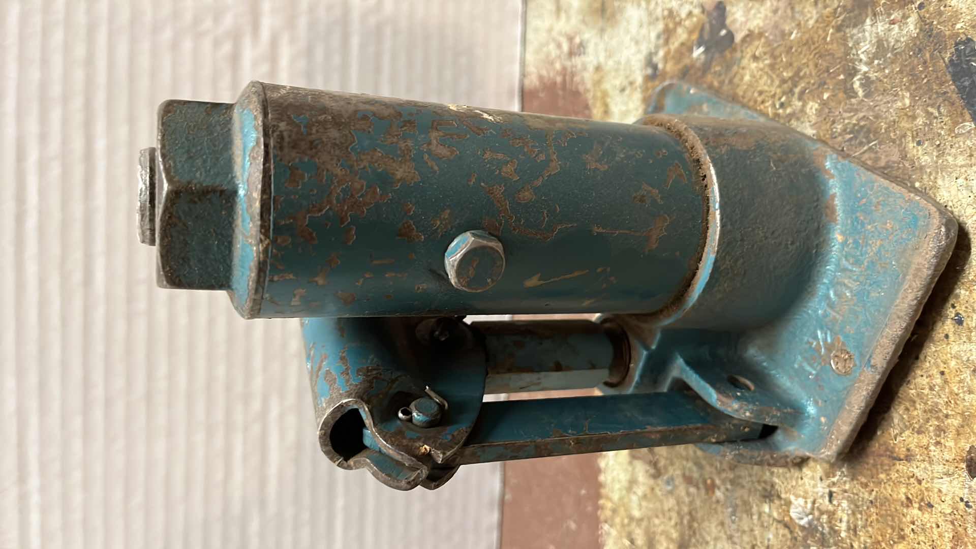 Photo 1 of SEARS 1.5 TON HYDRAULIC HAND JACK