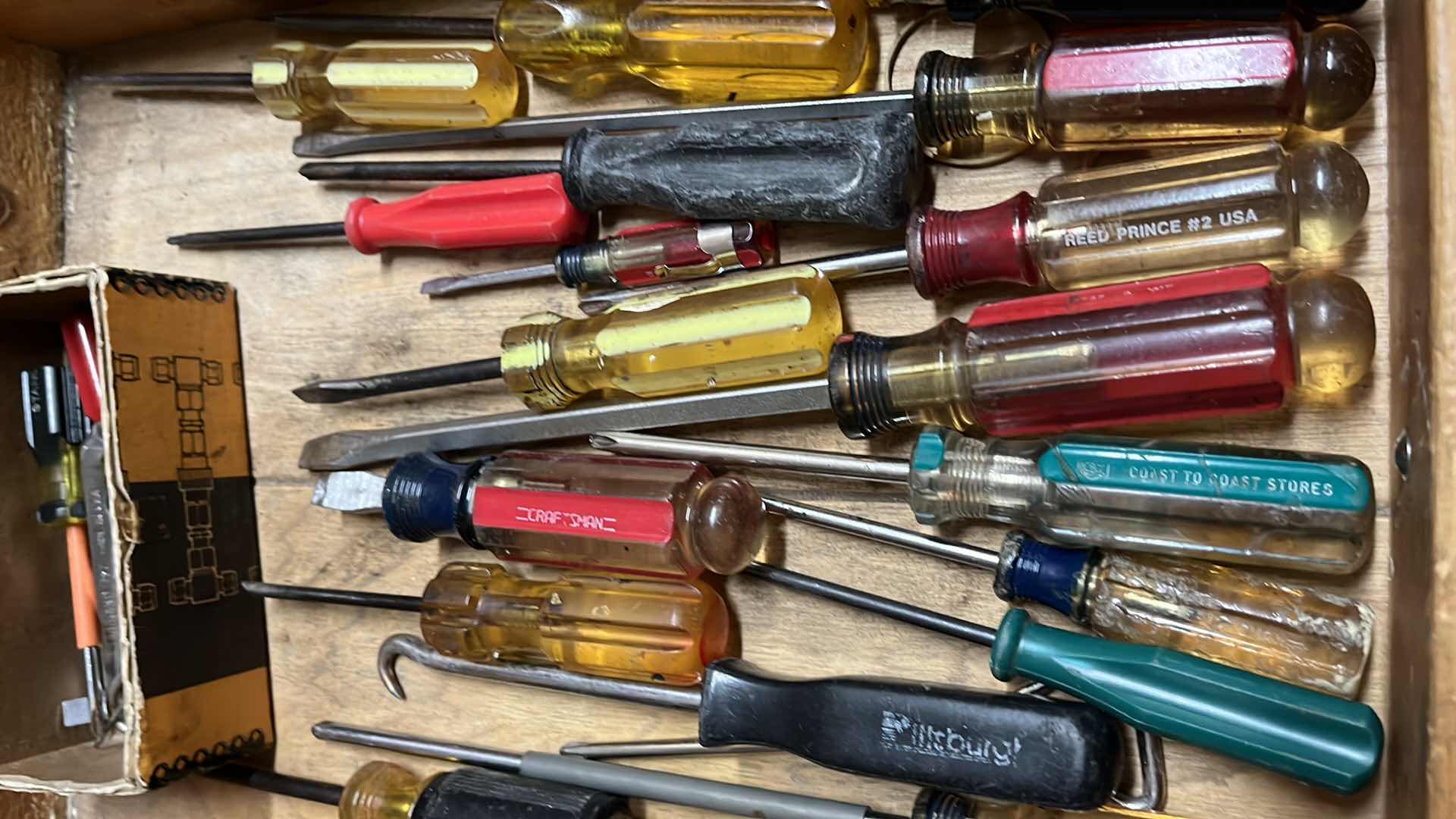 Photo 1 of SCREWDRIVER SET- VARIOUS PURPOSES (25)