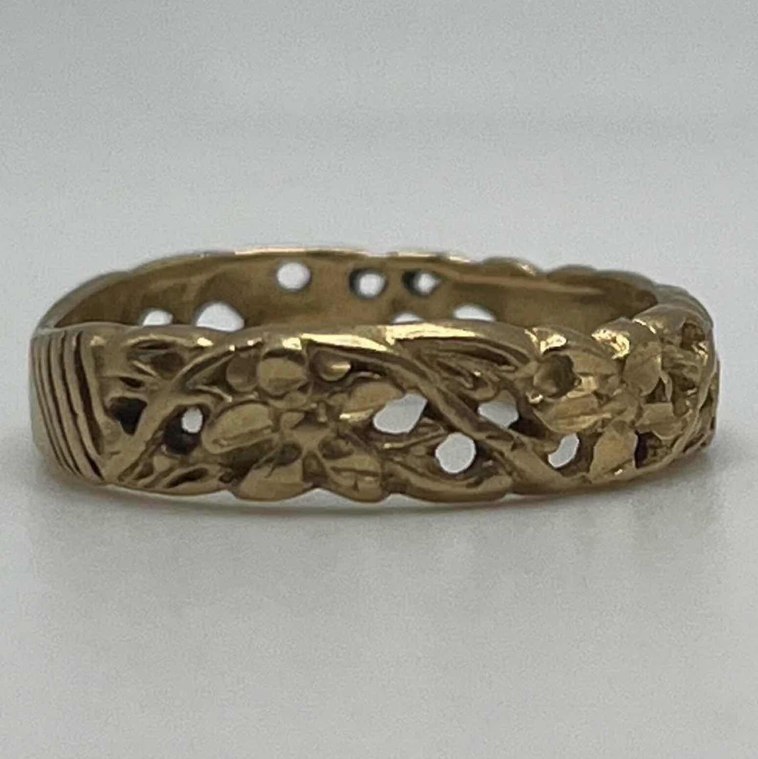 Photo 1 of GOLD RING WOVEN FLOWER DESIGN 14K BAND 2.3GRAMS WOMENS SIZE 6.5-7.5