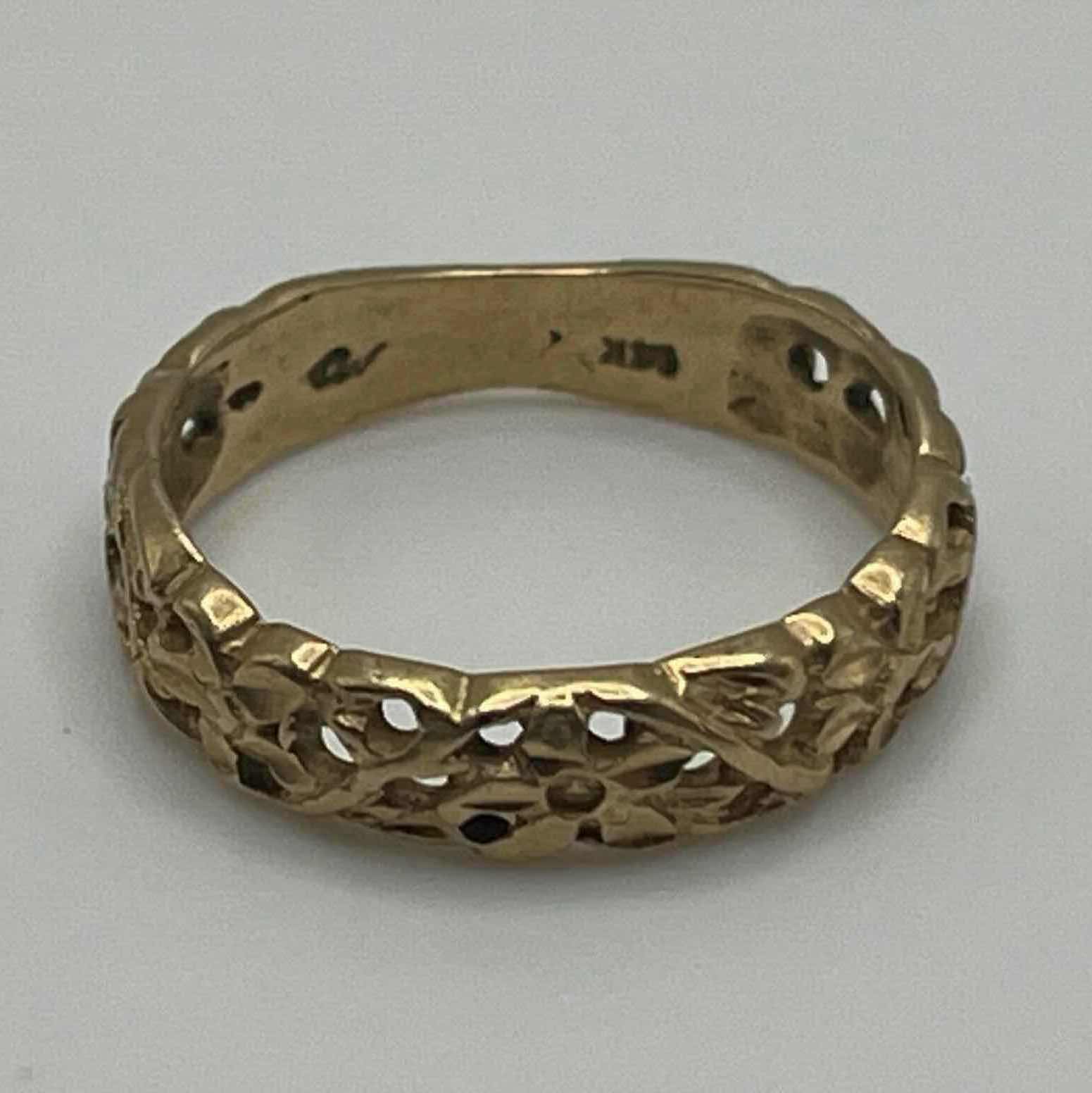 Photo 1 of GOLD RING WOVEN FLOWER DESIGN 14K BAND 2.3GRAMS WOMENS SIZE 6.5-7.5