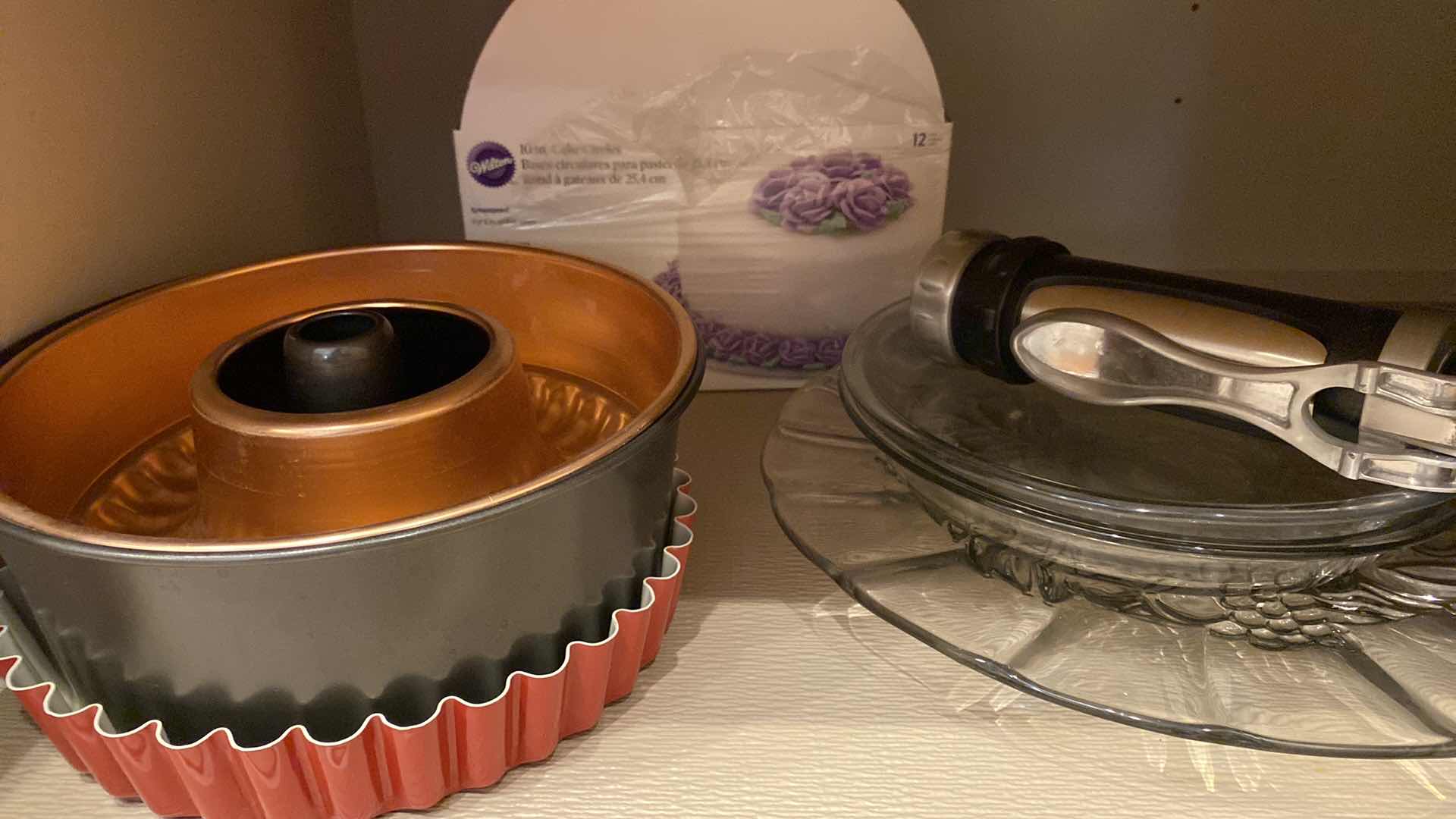 Photo 1 of CONTENTS OF CABINET KNIVES, MOLD, PLATER AND BAKEWARE