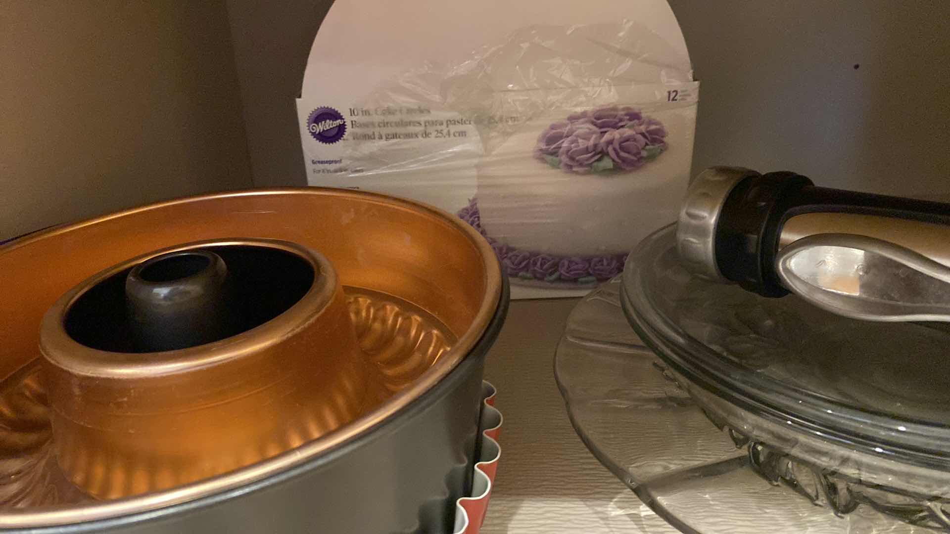 Photo 1 of CONTENTS OF CABINET KNIVES, MOLD, PLATER AND BAKEWARE