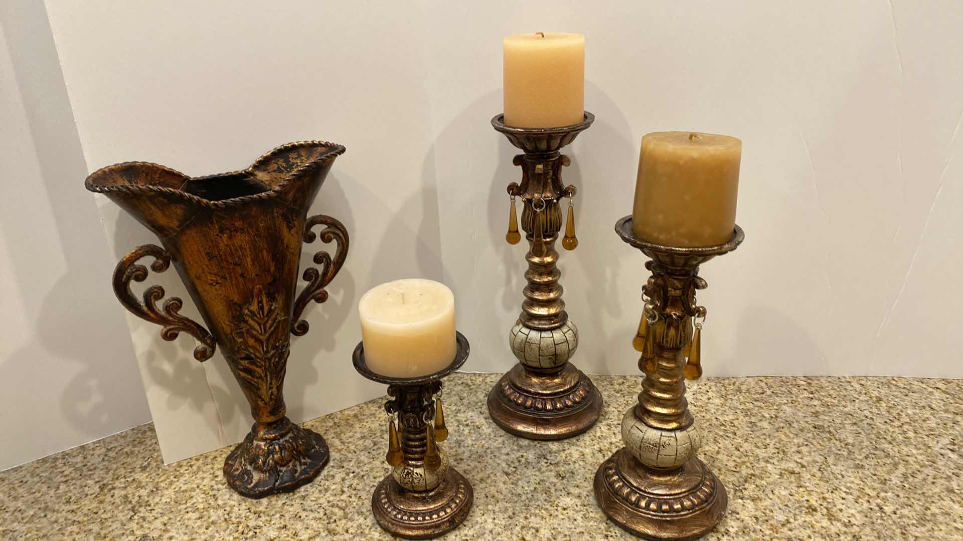 Photo 1 of 4 PIECE HOME DECOR ASSORTMENT