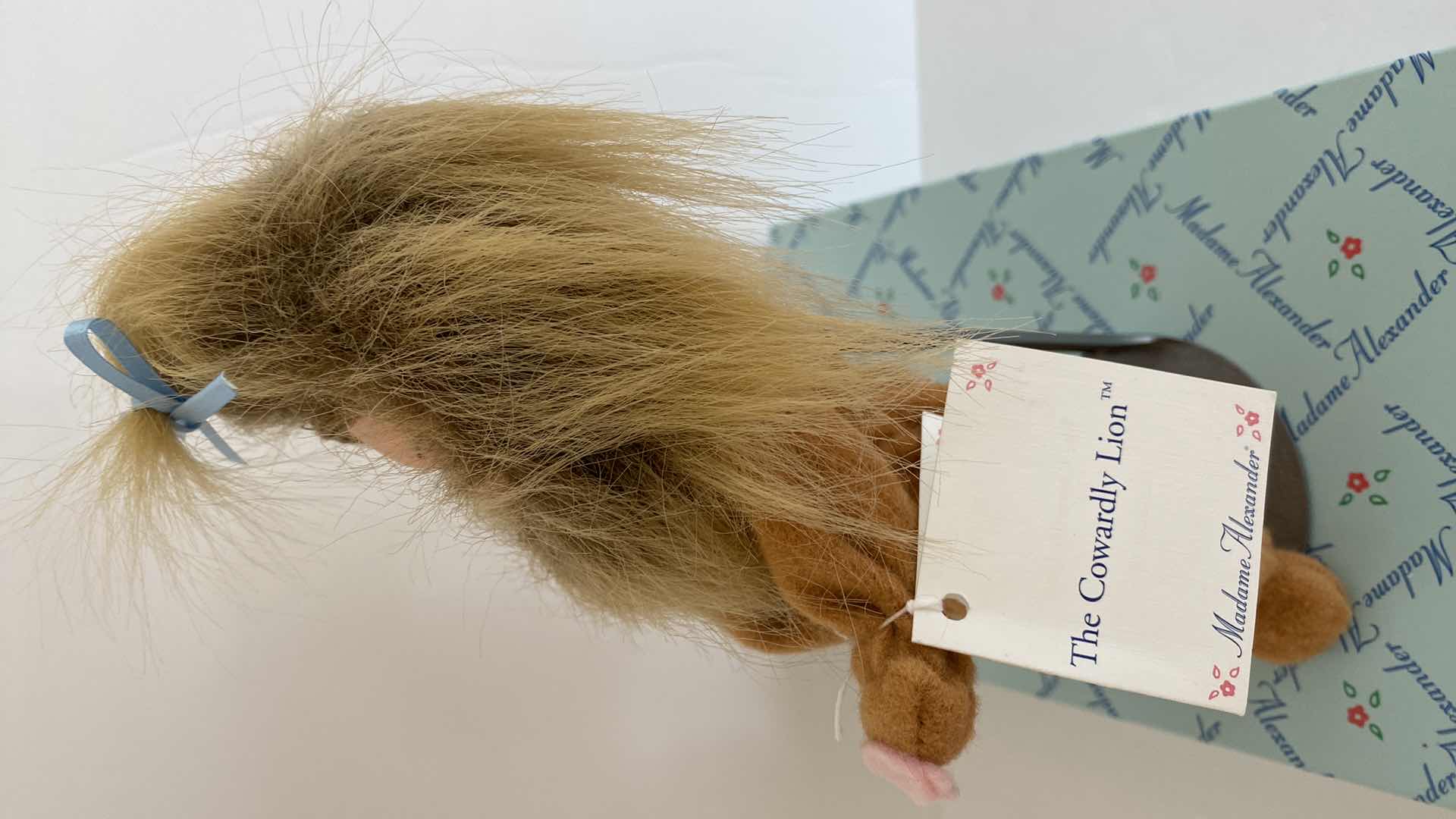 Photo 1 of VINTAGE COLLECTIBLE 1993 MADAME ALEXANDE DOLL WIZARD OF OZ COWARDLY LION - 13220 WITH BOX FROM FAO SCHWARZ