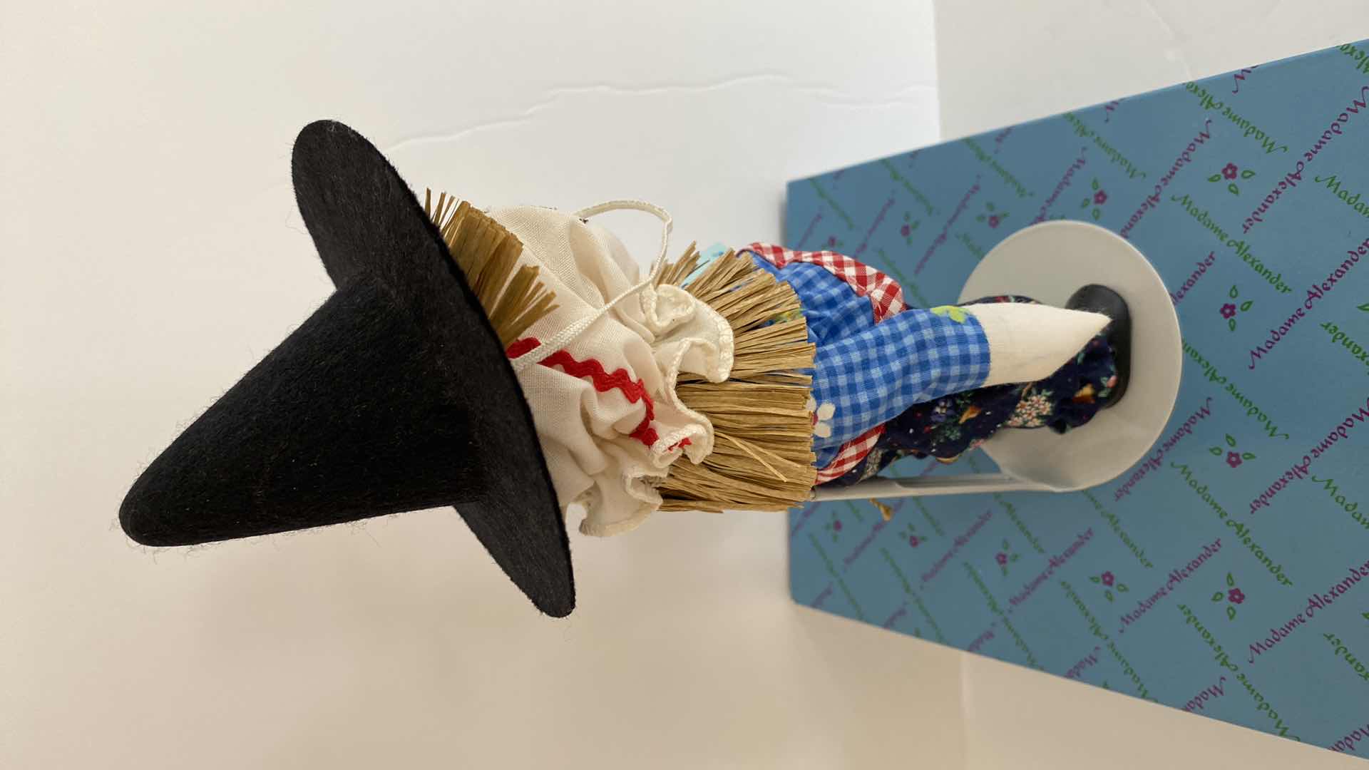 Photo 1 of VINTAGE MADAME ALEXANDER DOLL WIZARD OF OZ 13230 STORYBOOK LITERATURE H8” WITH BOX