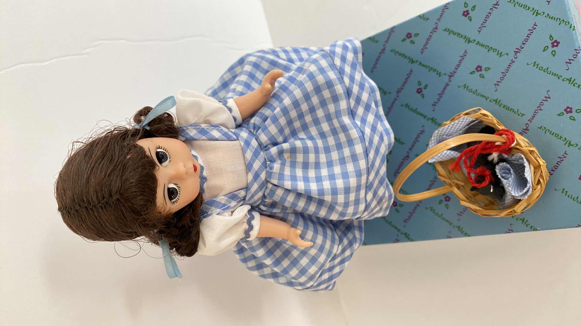 Photo 1 of VINTAGE MADAME ALEXANDER DOLL WIZARD OF OZ DOROTHY 13200 H7.5” WITH BOX