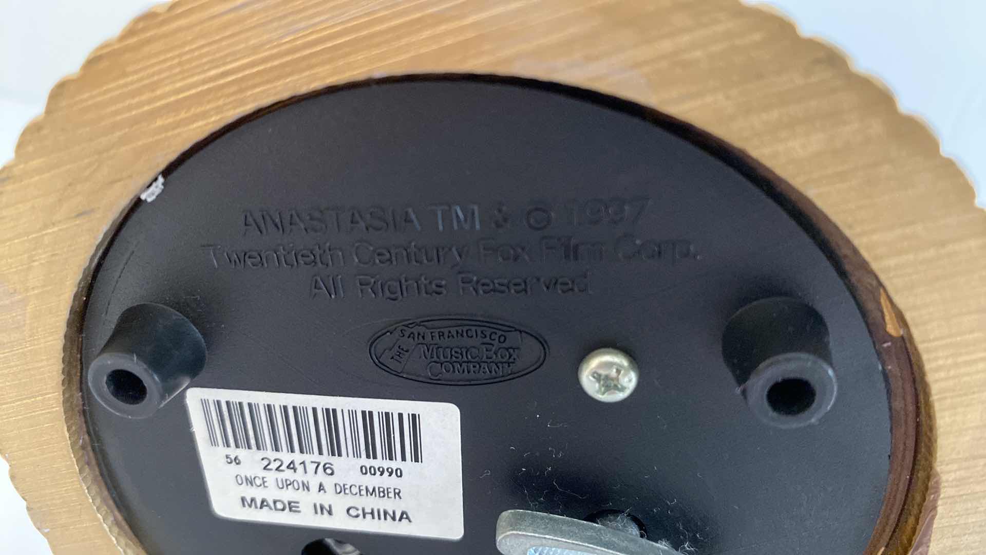 Photo 1 of VINTAGE 1997 ANASTASIA MUSICAL SNOW GLOBE TWENTIETH CENTURY FOX FILM CORP