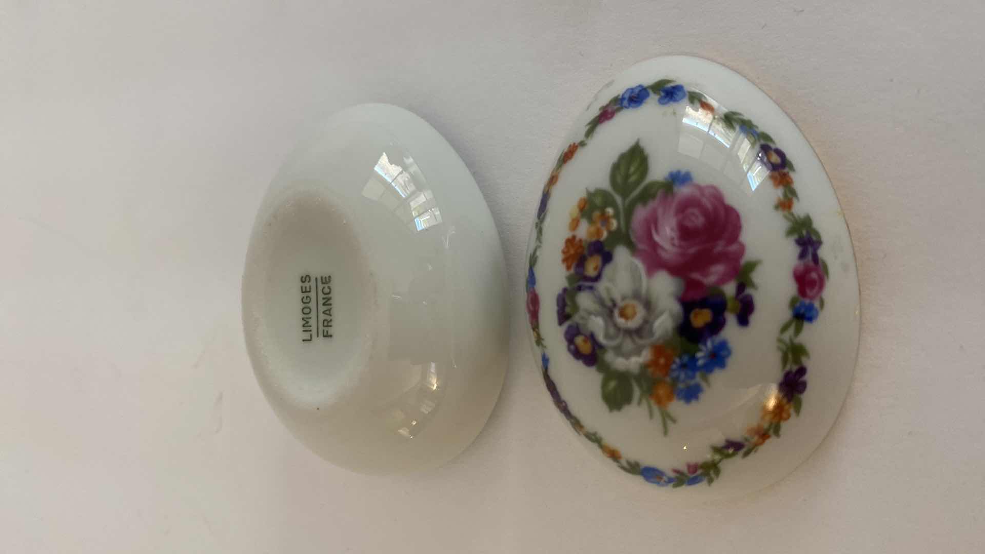 Photo 1 of 4-EGGS, BOTSWANA WITH DENORITES IN STANDS, 1 LIMOGES, 1 CHAMART