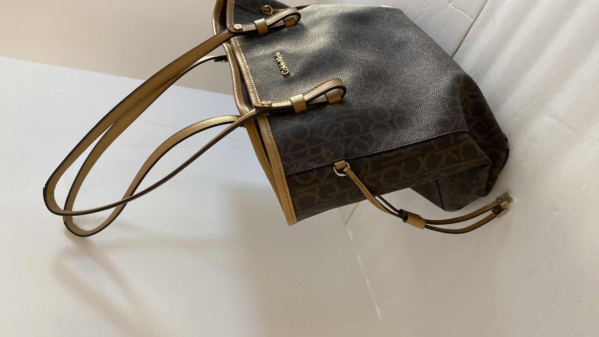 Photo 4 of CALVIN KLEIN TOTE HANDBAG WITH 3 COMPARTMENTS, MIDDLE COMPARTMENT ZIPS