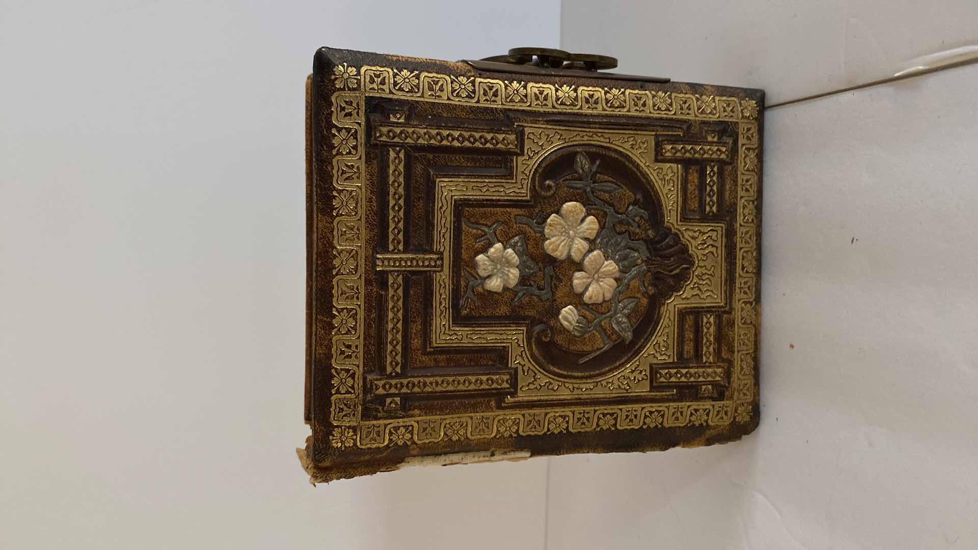 Photo 4 of 15-ASSORTED HOME DECOR