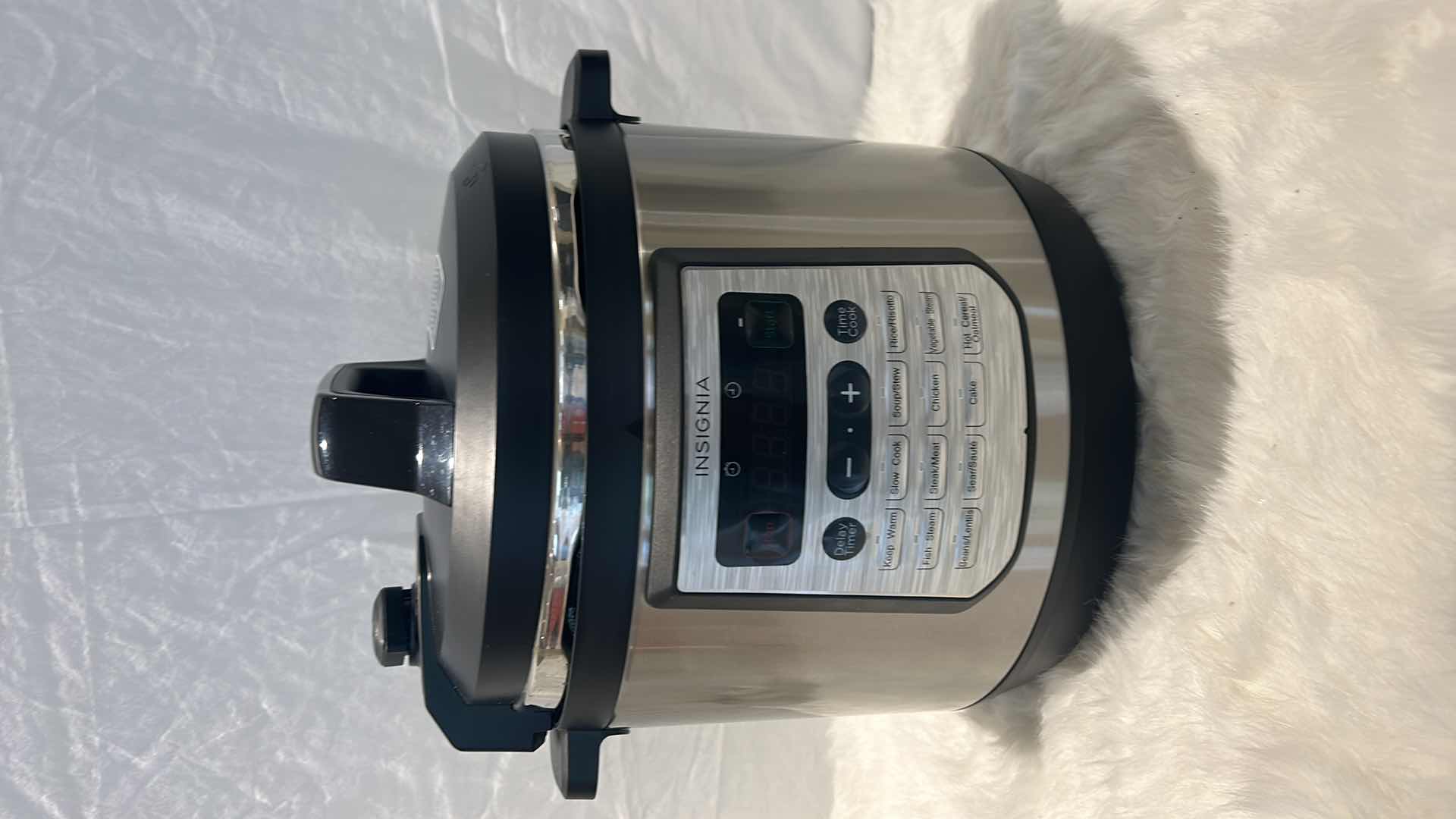 Photo 1 of INSIGNIA 8 QT MULTI FUNCTION PRESSURE COOKER