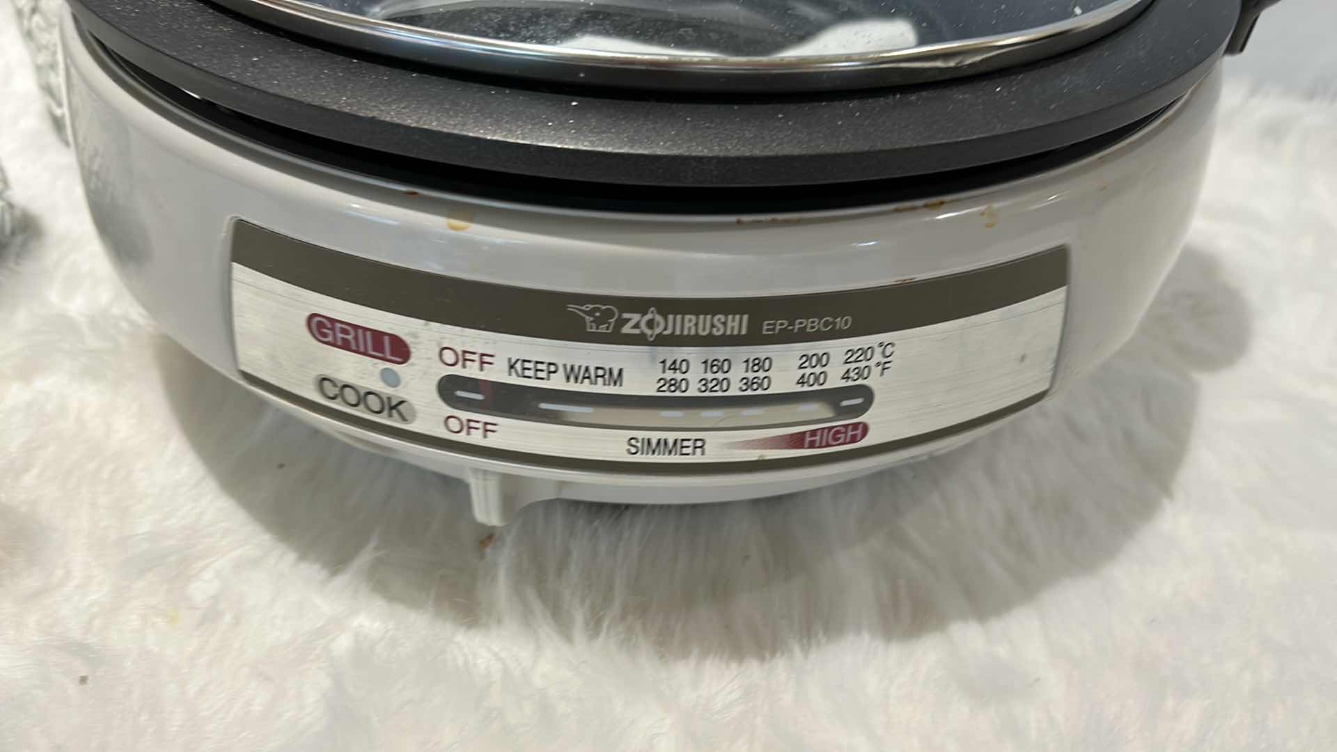 Photo 3 of KITCHEN ACCESSORIES - 2 GLASS CANISTERS AND ZOJIRUSHI GRILL