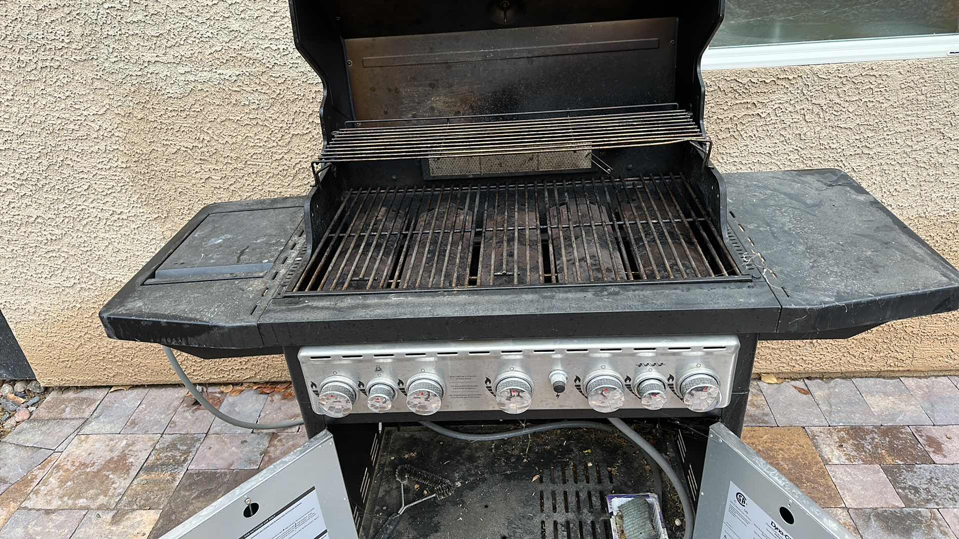 Photo 1 of DYNA GLO GAS BBQ W COVER