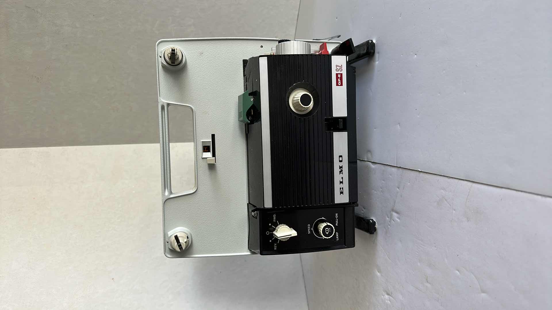 Photo 2 of ELMO PROJECTOR GP-E