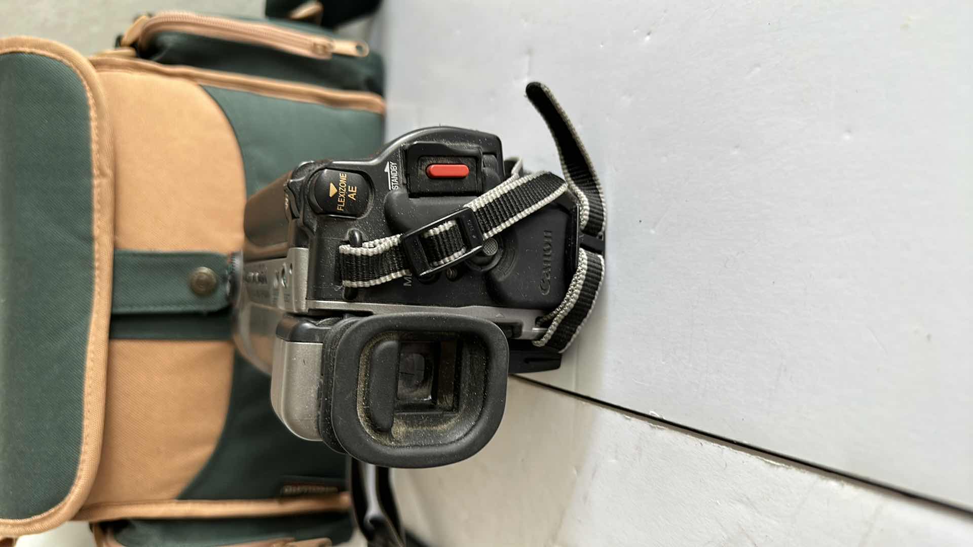 Photo 2 of CANON ES970 8MM CAMCORDER WITH BAG AND ACCESSORIES