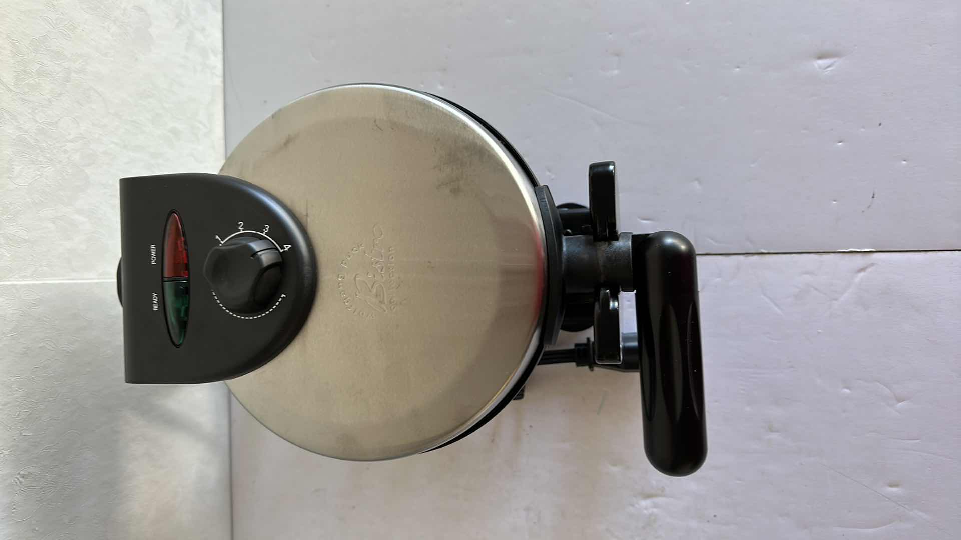 Photo 2 of WOLFGANG PUCK BISTRO COLLECTION WAFFEL MAKER