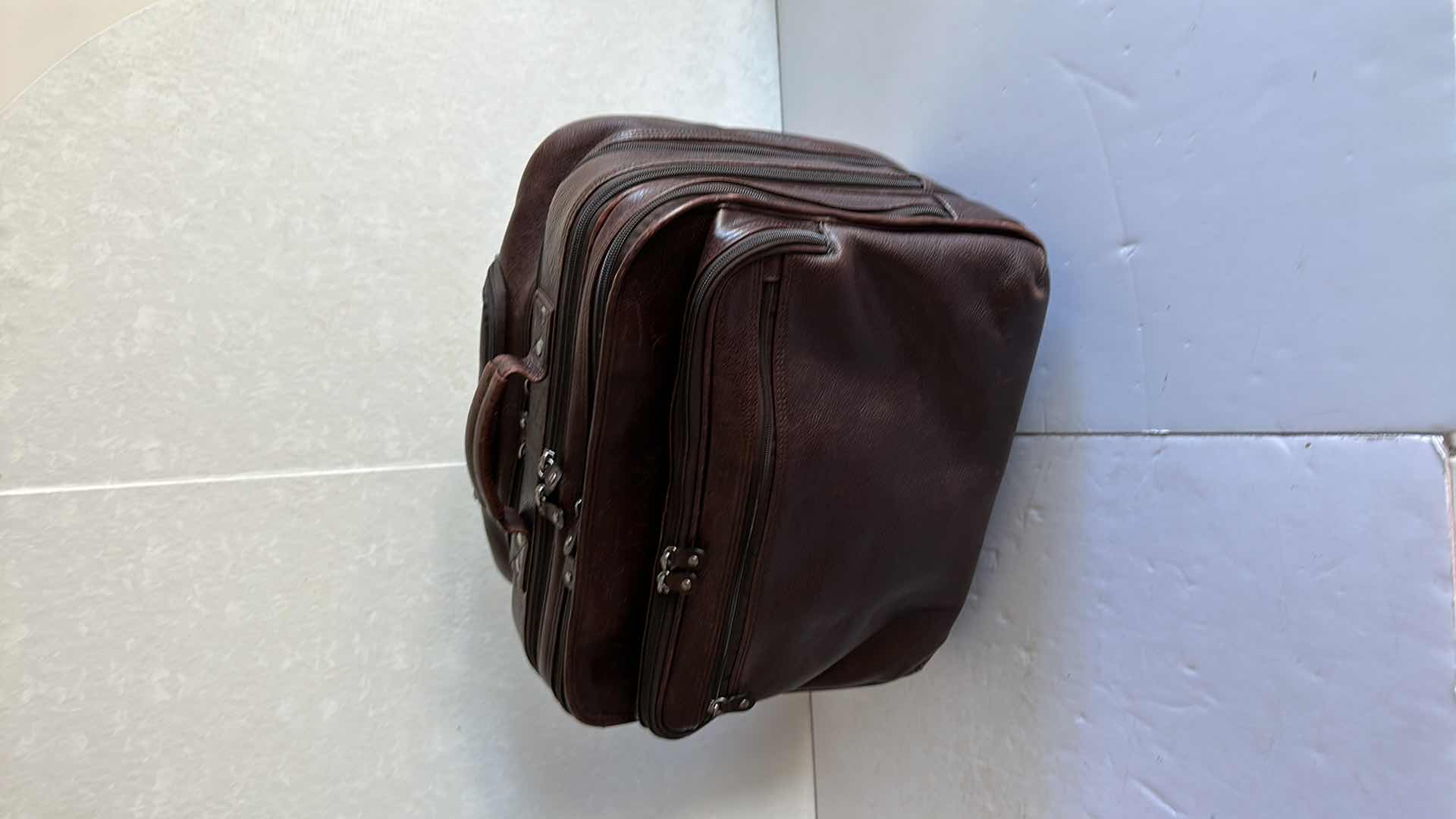 Photo 4 of WILSONS LEATHER SIX ZIPPED POCKETS BREIFCASE ON WHEELS AND HANDLE