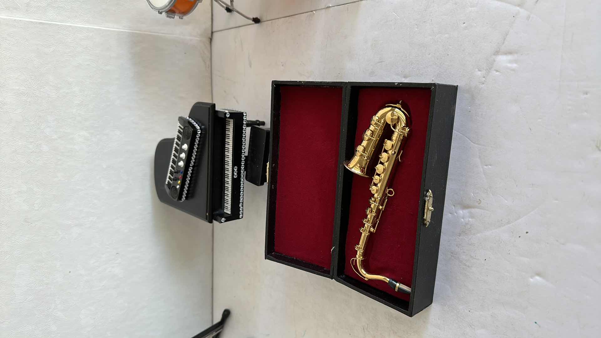 Photo 2 of MINATURE MUSIC INSTRUMENTS