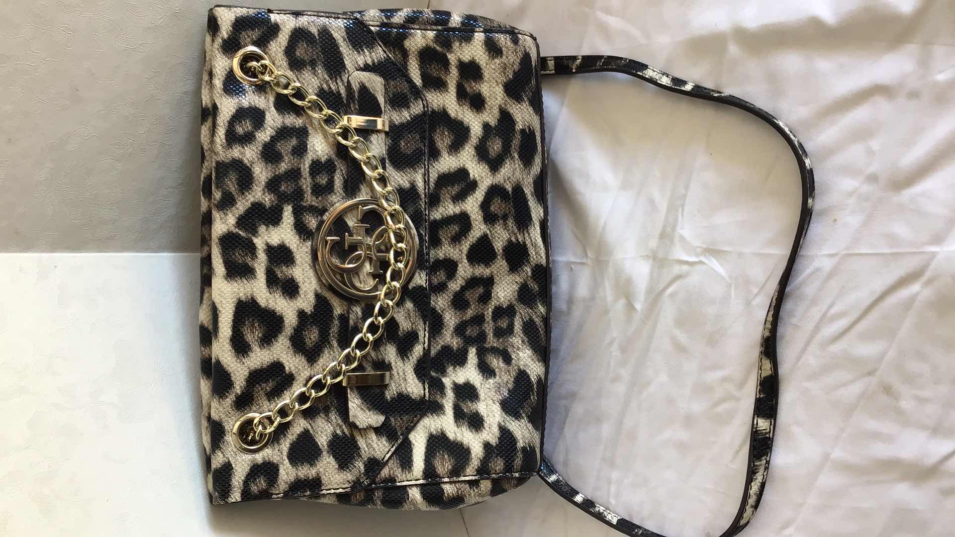 Photo 1 of 3-GUESS HANDBAGS