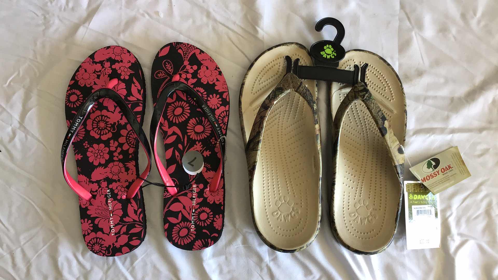Photo 1 of ASSORTMENT WOMENS BAGS AND FLIPFLOPS (TOMMY HILFIGER SZ 7, MOSSY OAK SZ Y, VERA BRADLEY BACKPACK)