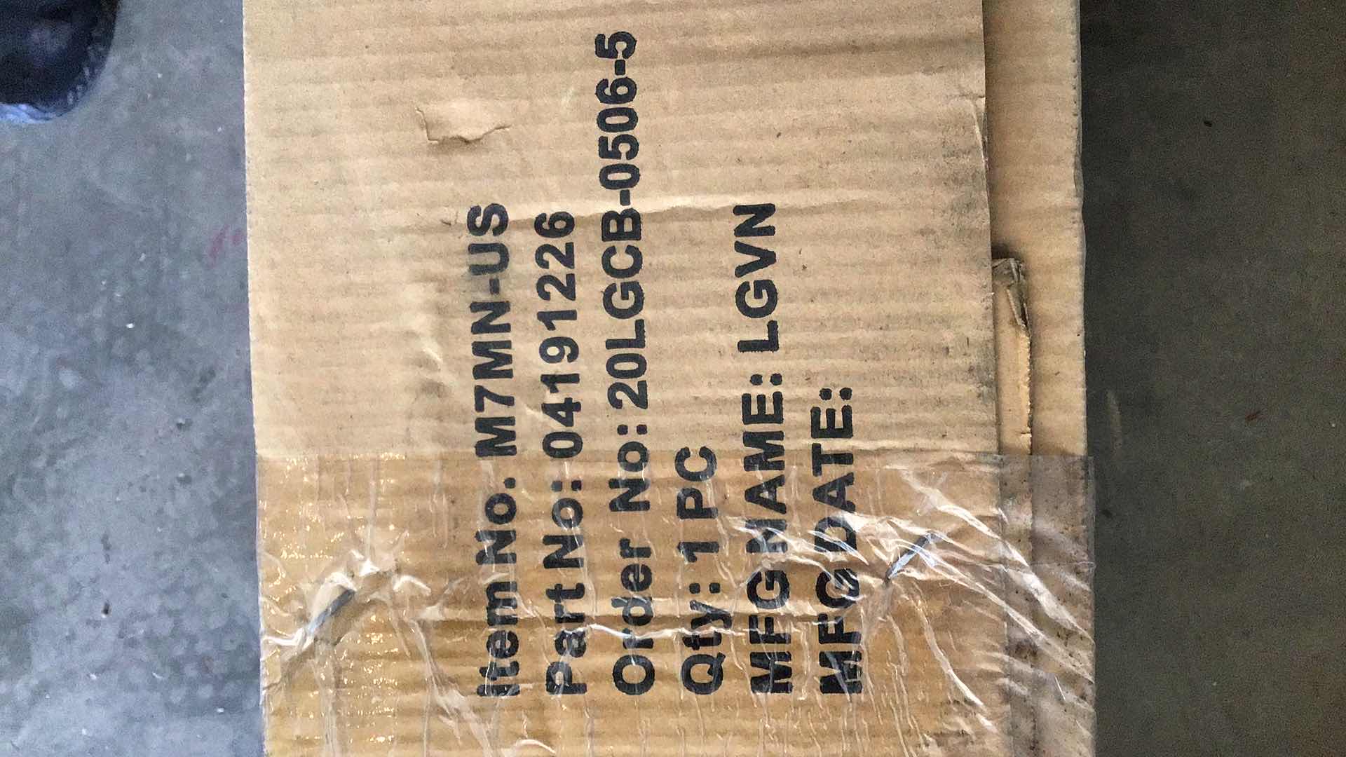 Photo 1 of NEW IN BOX FLEXISPOT 35” COMPUTER RISER DESK M7MN-US