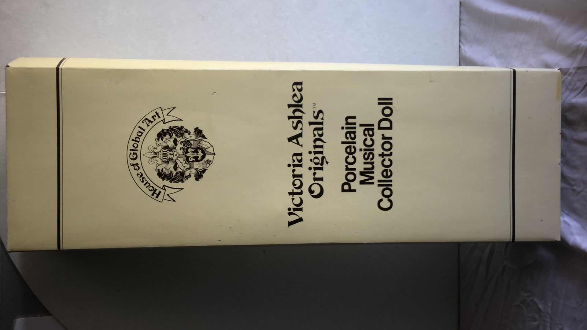 Photo 1 of AUTHENTIC VICTORIA ASHLEA ORIGINALS PORCELAIN MUSICAL COLLECTOR DOLL LIKE NEW